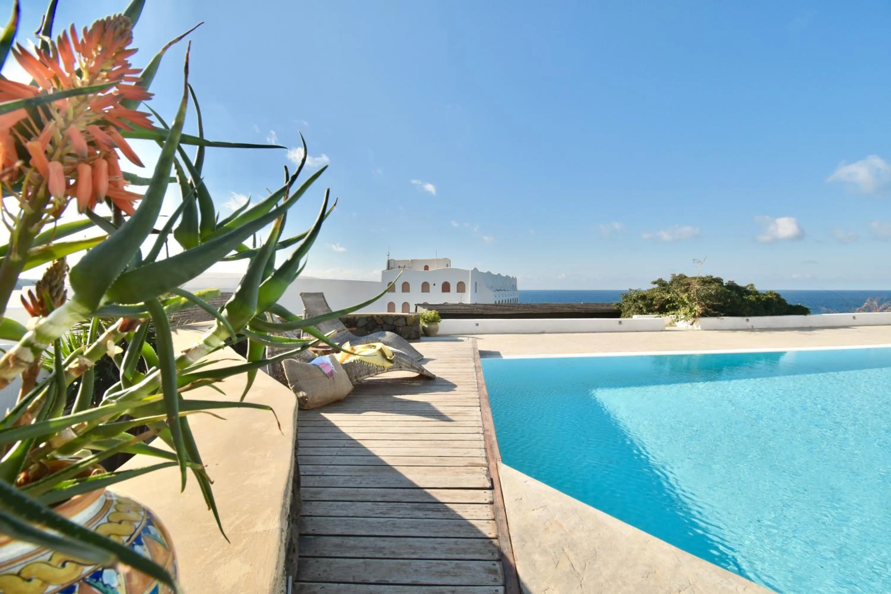Swimming pool in Cossyra Hotel