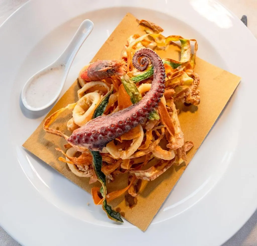 Restaurant/places to eat in Cossyra Hotel