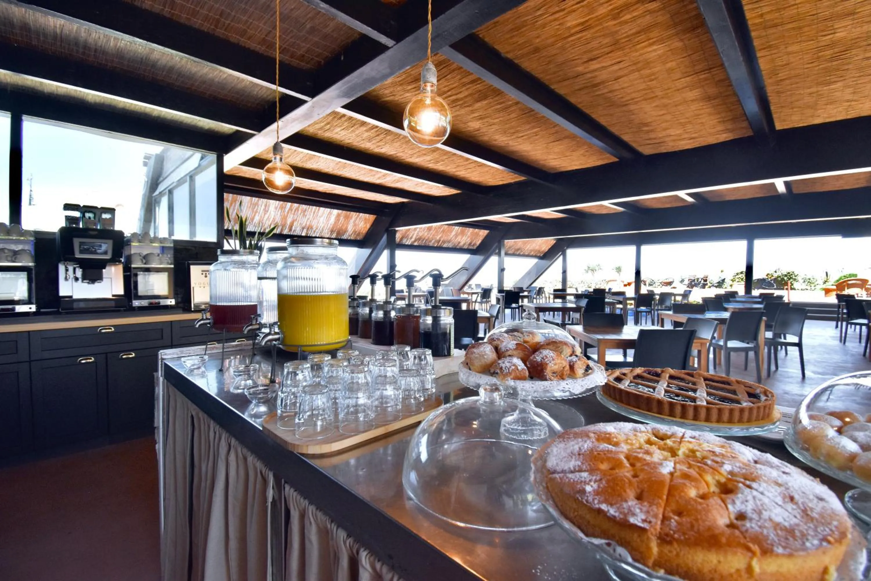 Food and drinks in Cossyra Hotel