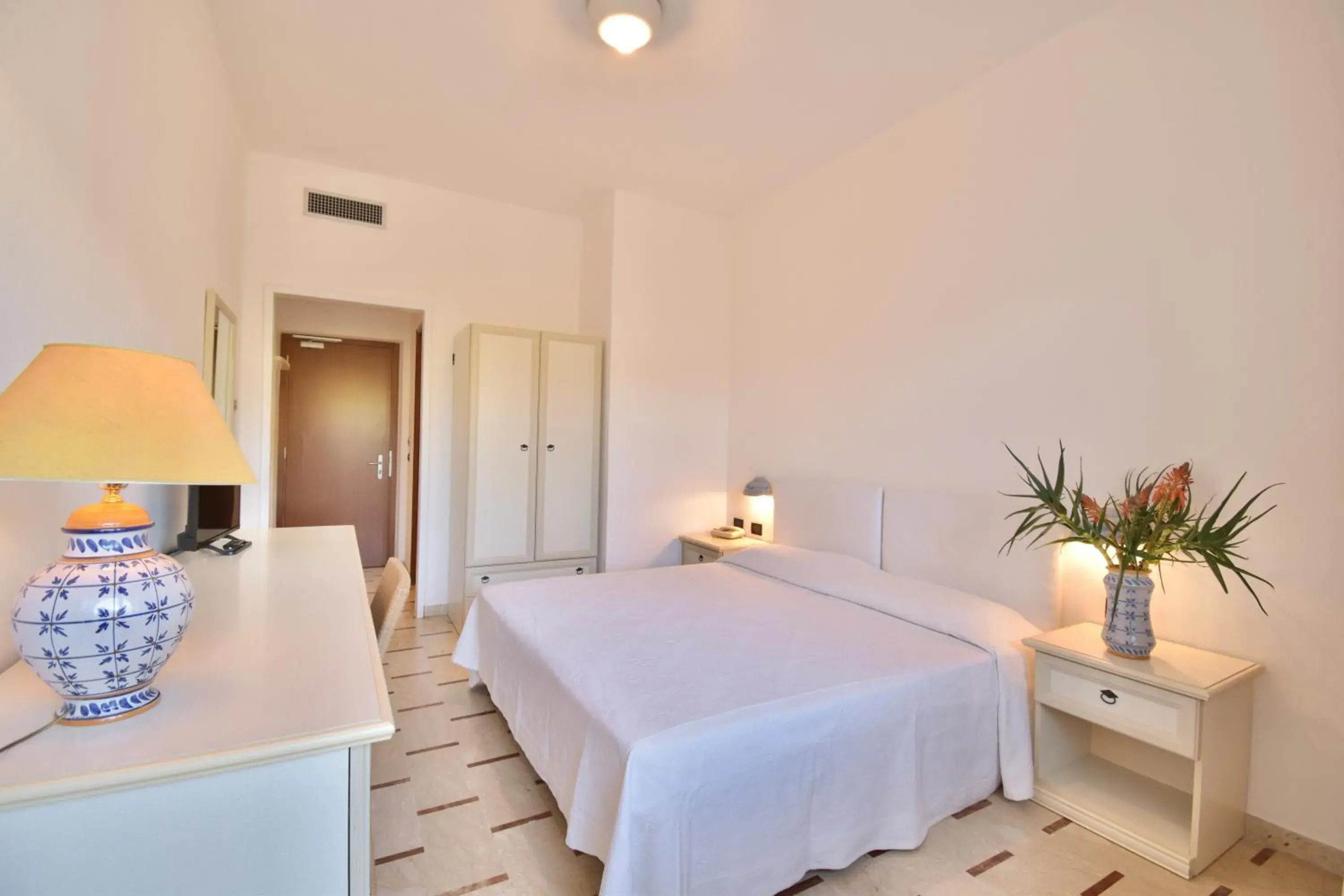 Classic Double Room in Cossyra Hotel Classic Double Room in Cossyra Hotel