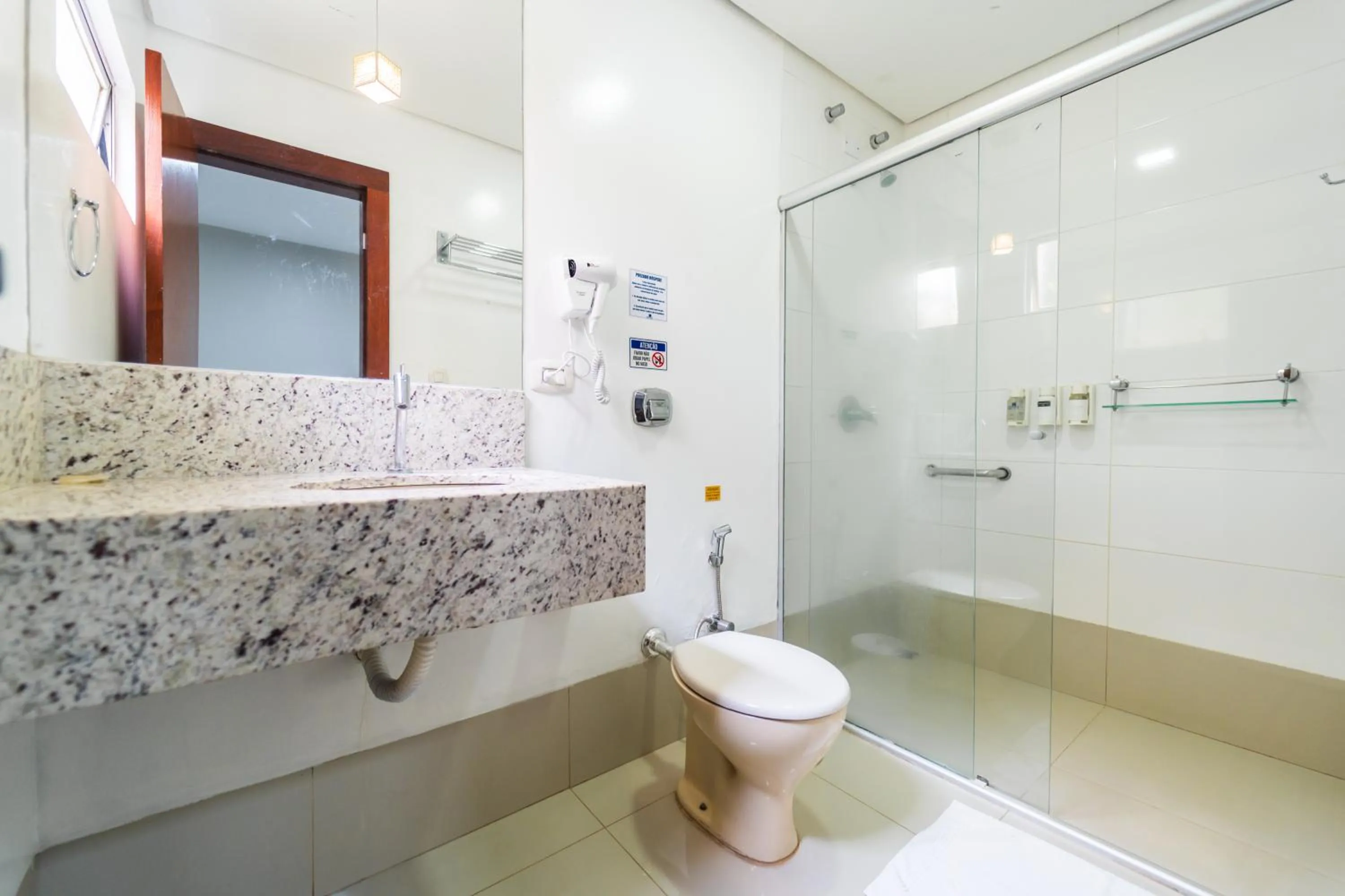 Bathroom in Marruá Hotel