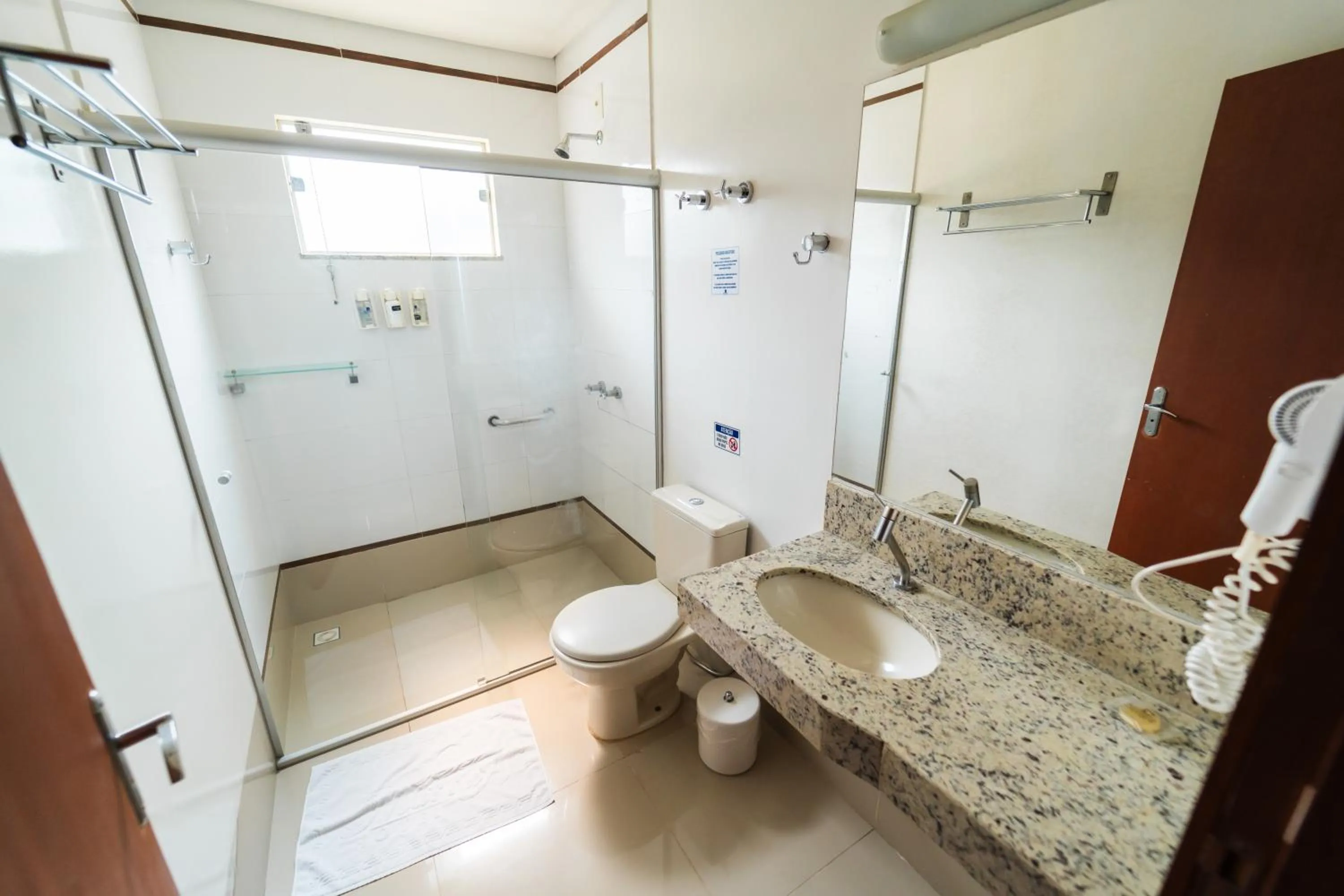 Bathroom in Marruá Hotel