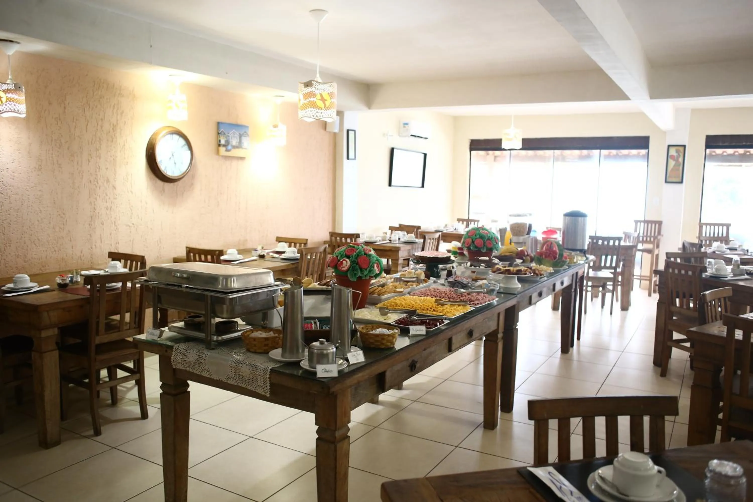 Restaurant/places to eat in Pousada do Albatroz