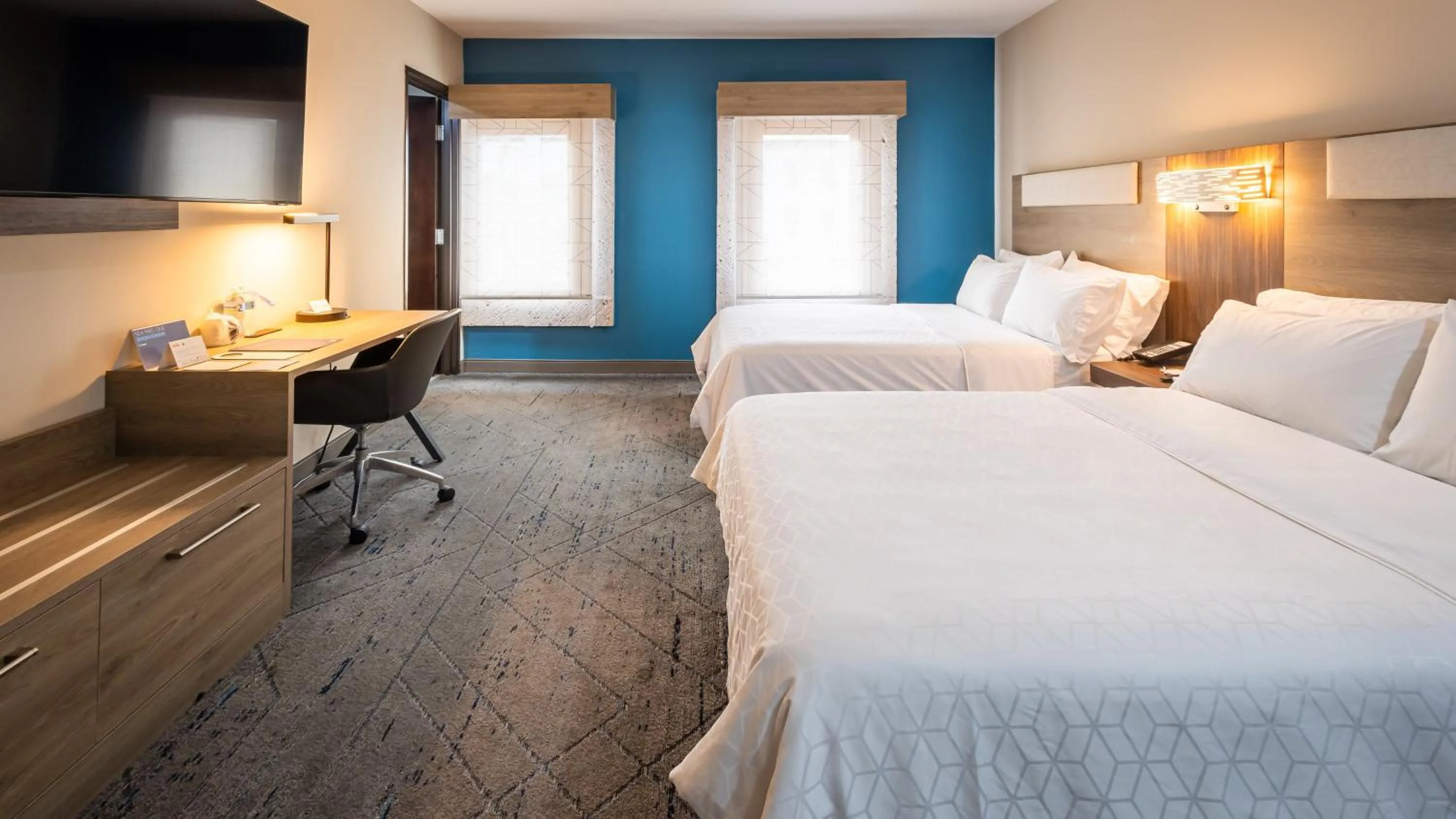 Photo of the whole room, Bed in Holiday Inn Express Morelia Centro Historico