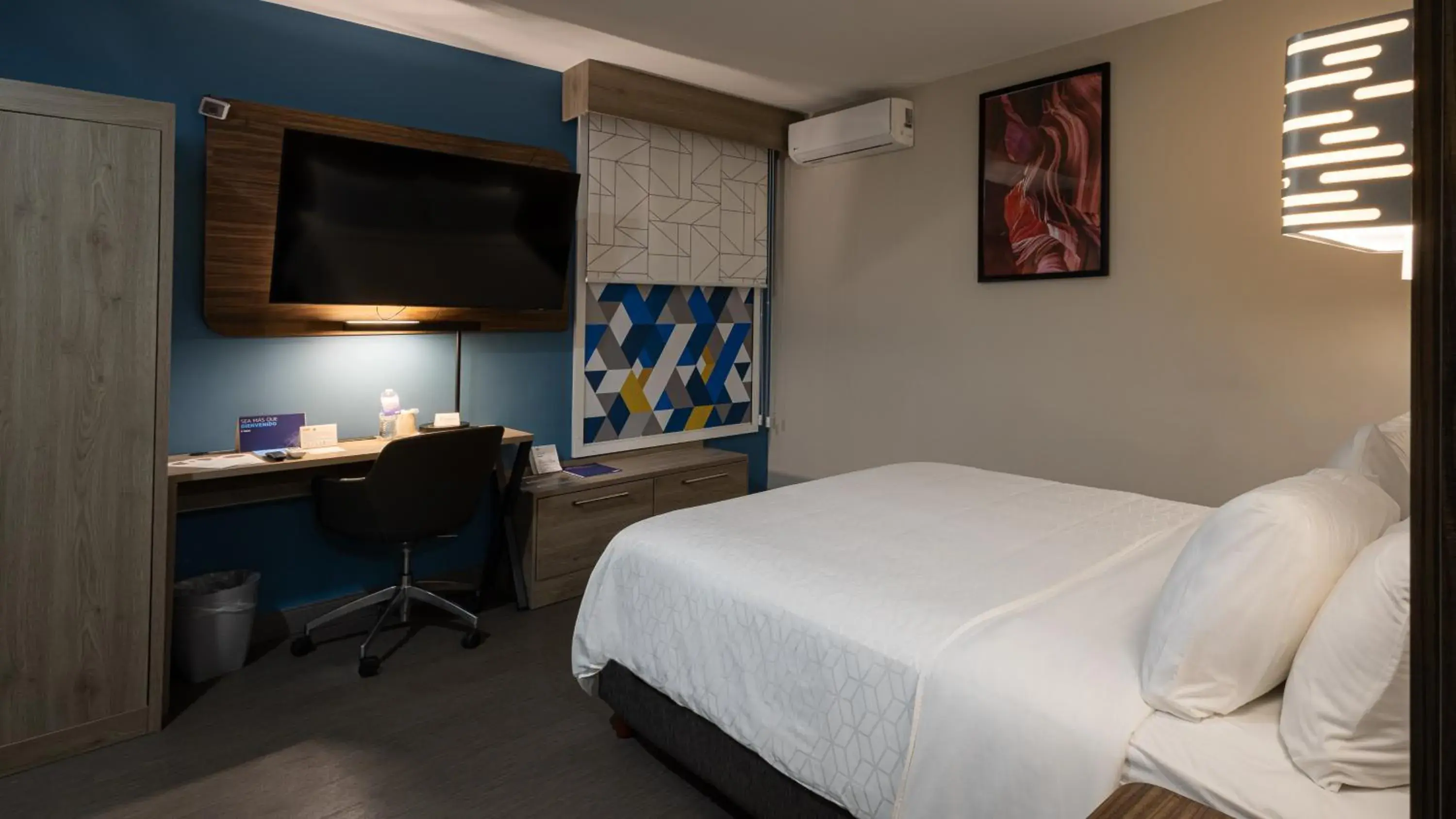 Standard Queen Room - Central Building in Holiday Inn Express Morelia Centro Historico Standard Queen Room - Central Building in Holiday Inn Express Morelia Centro Historico