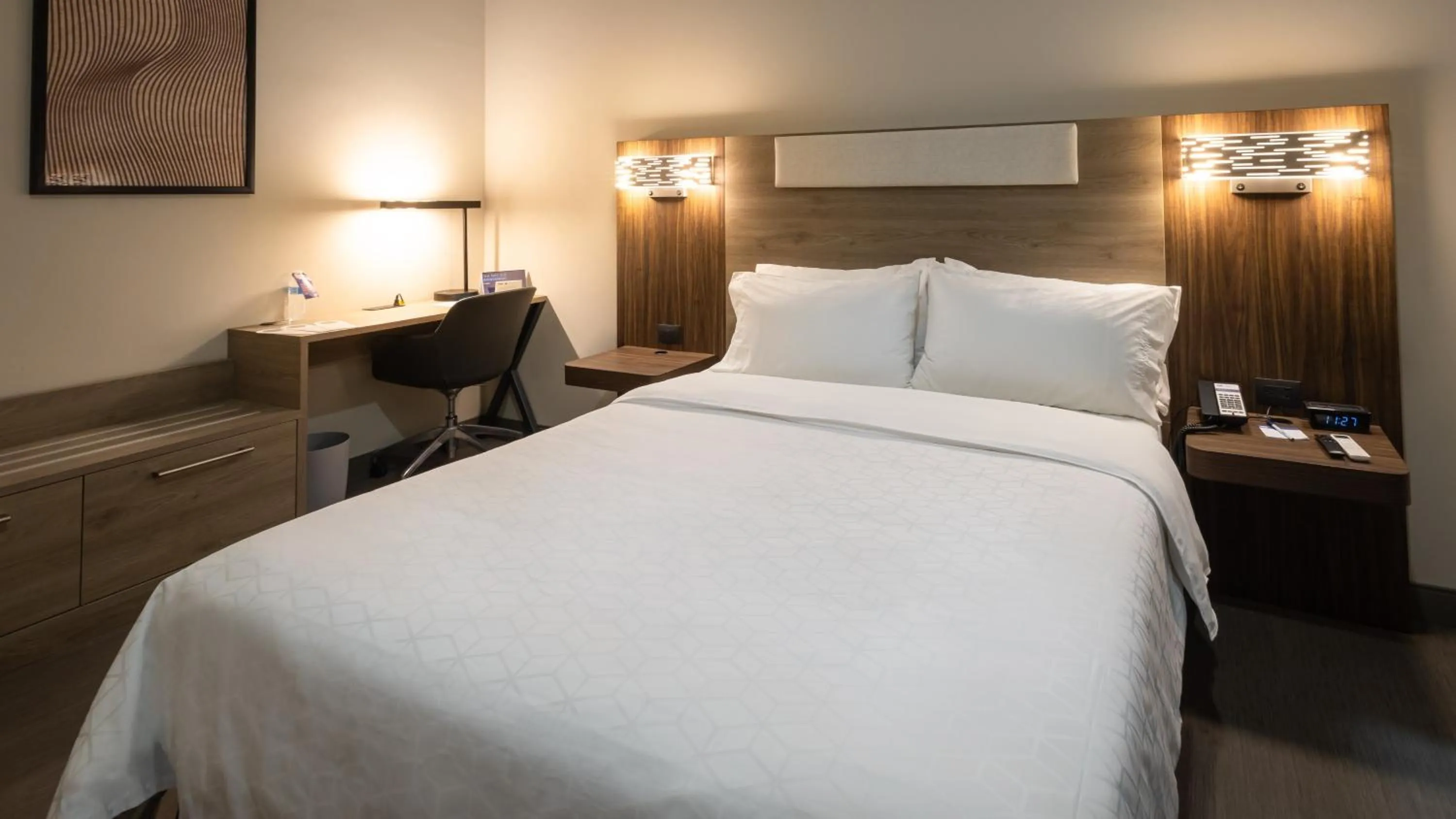 Photo of the whole room, Bed in Holiday Inn Express Morelia Centro Historico