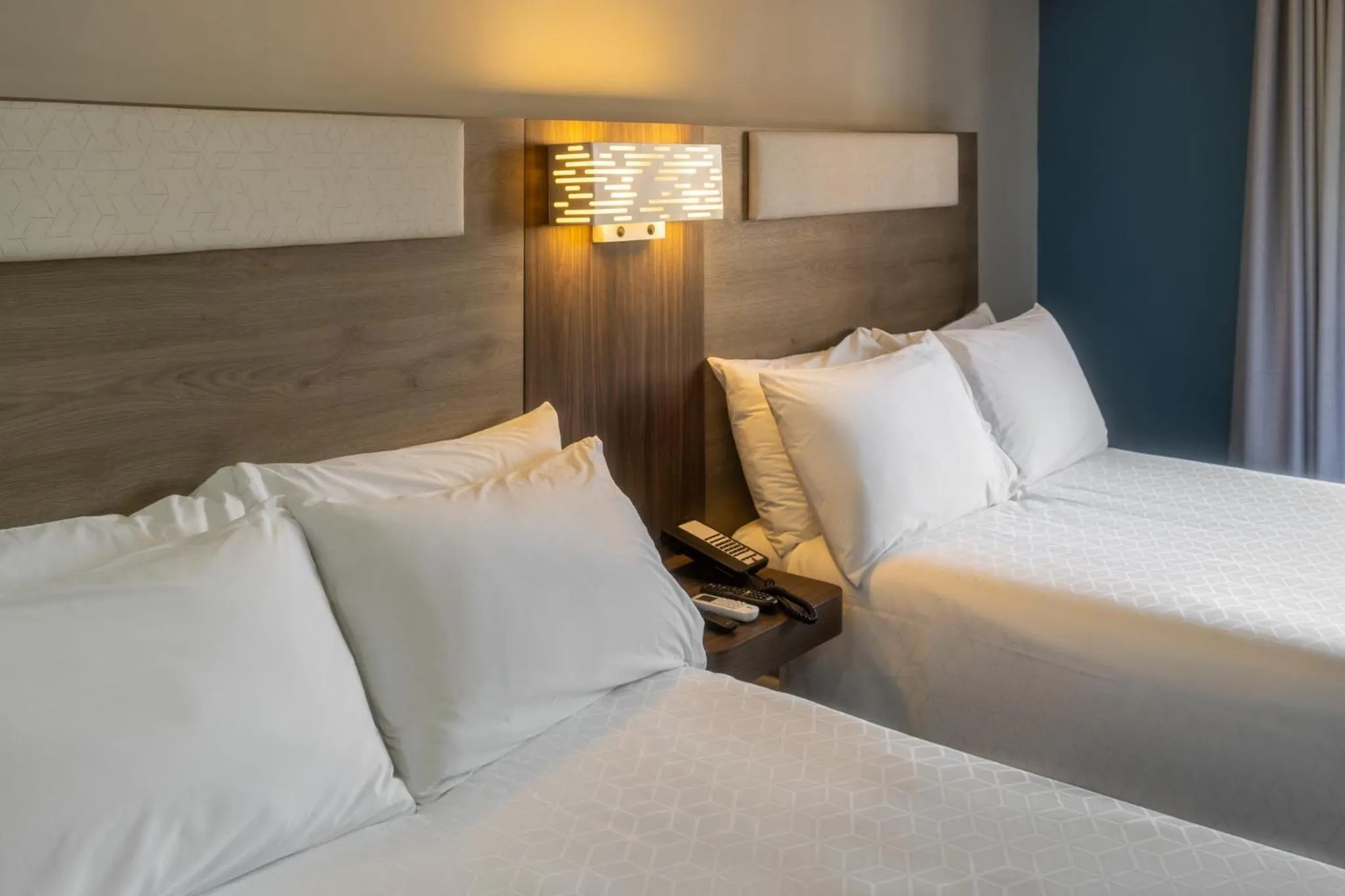 Photo of the whole room, Bed in Holiday Inn Express Morelia Centro Historico