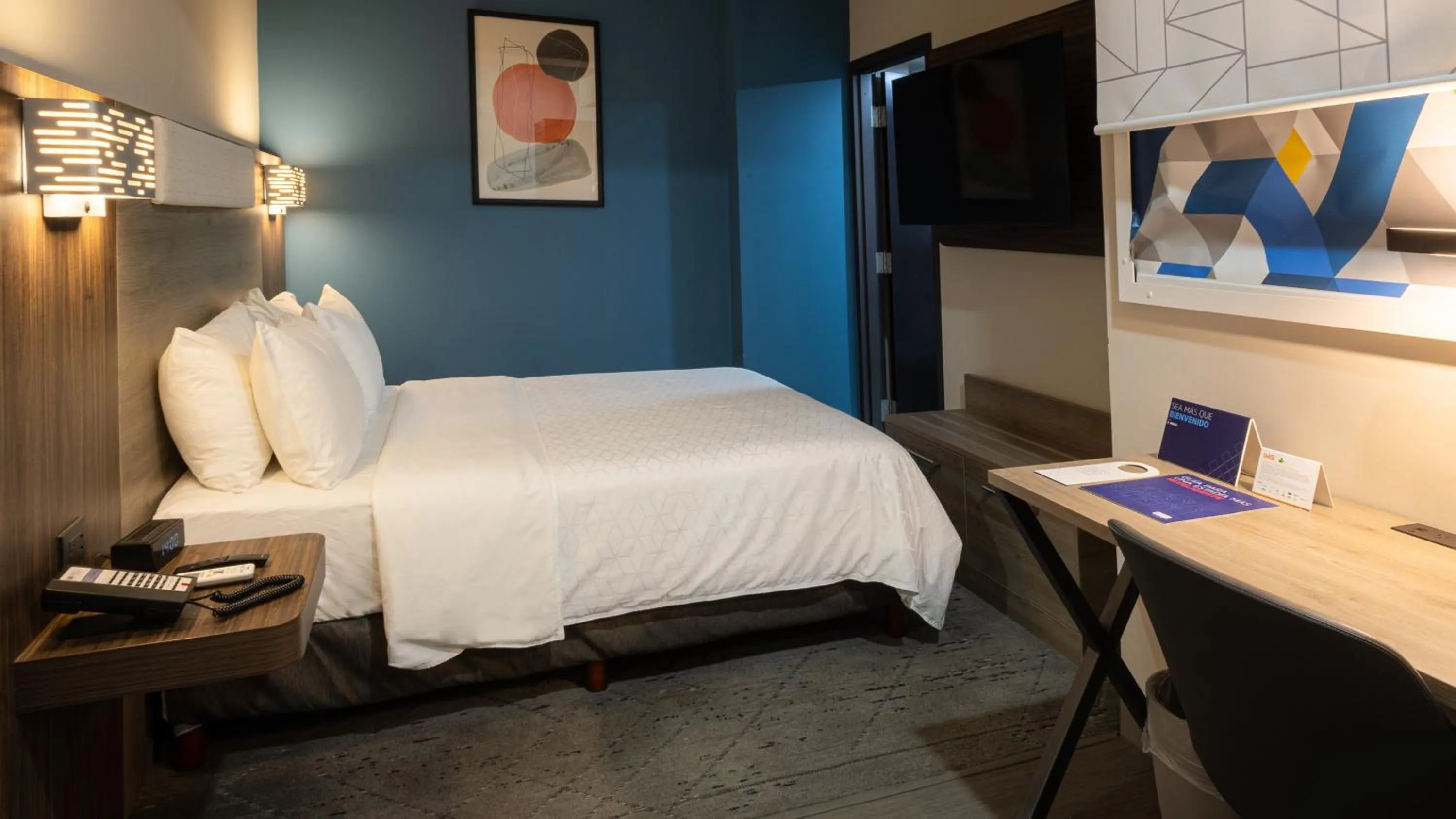 Photo of the whole room, Bed in Holiday Inn Express Morelia Centro Historico