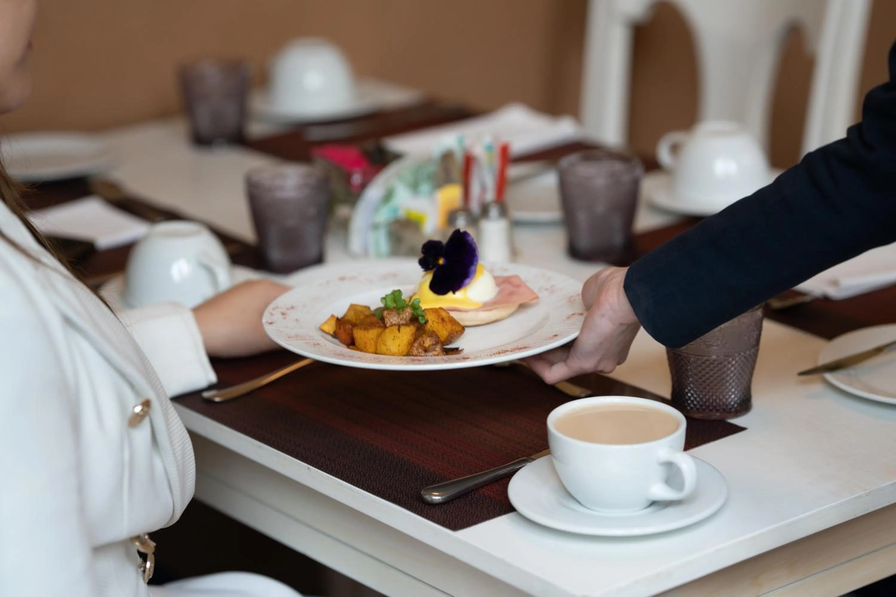 Restaurant/places to eat in Mansion Alcazar