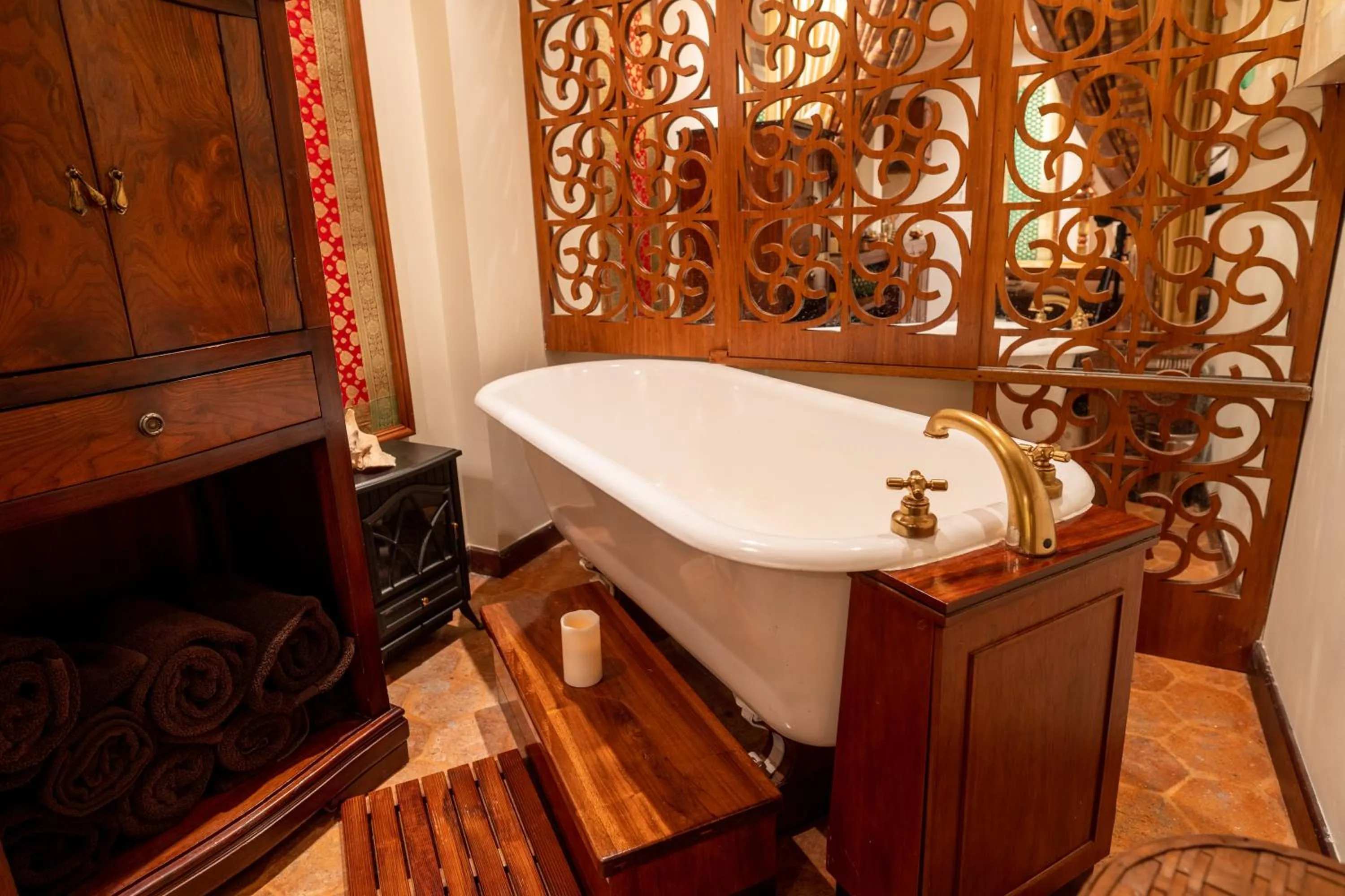 Bath in Mansion Alcazar