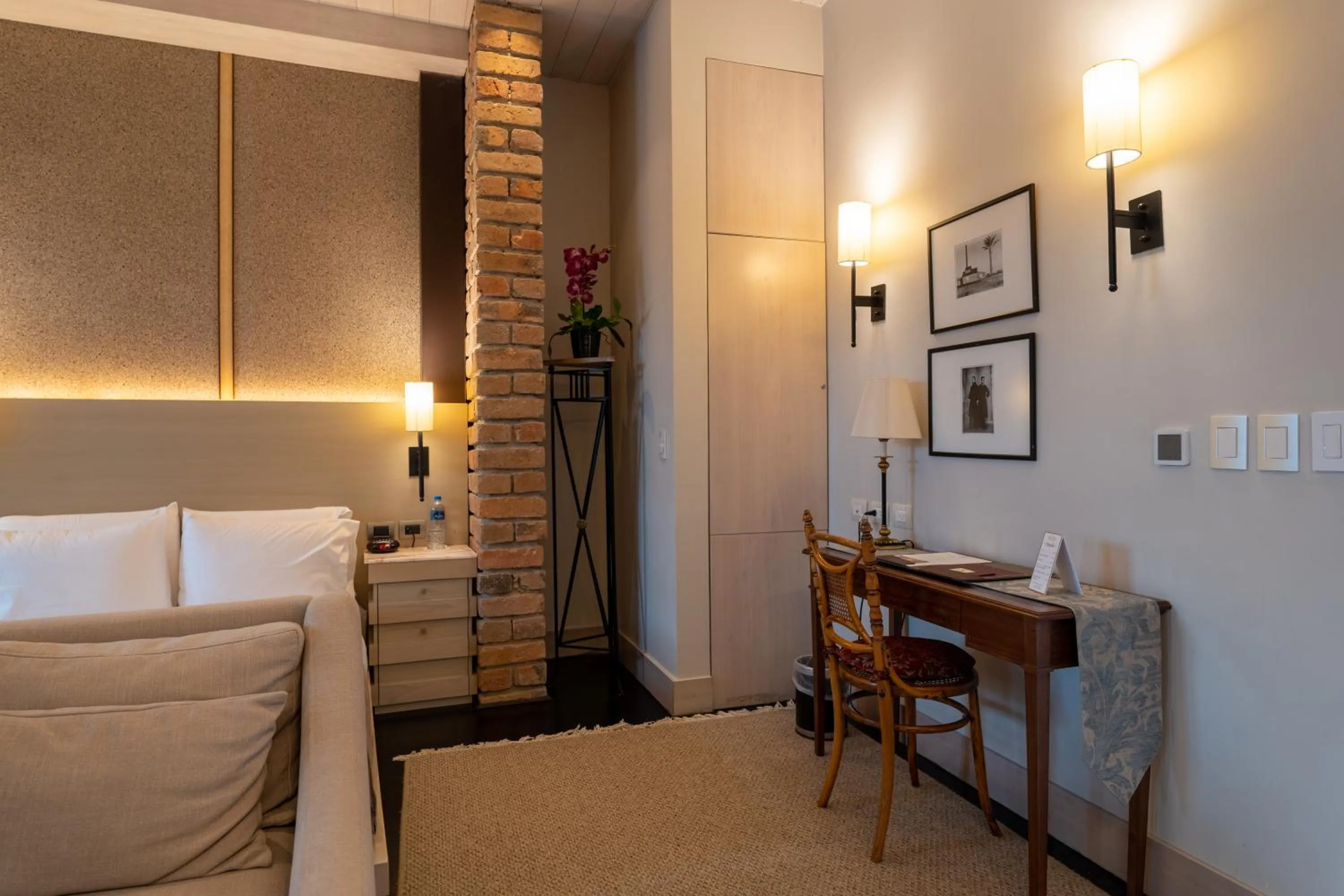 Photo of the whole room in Mansion Alcazar