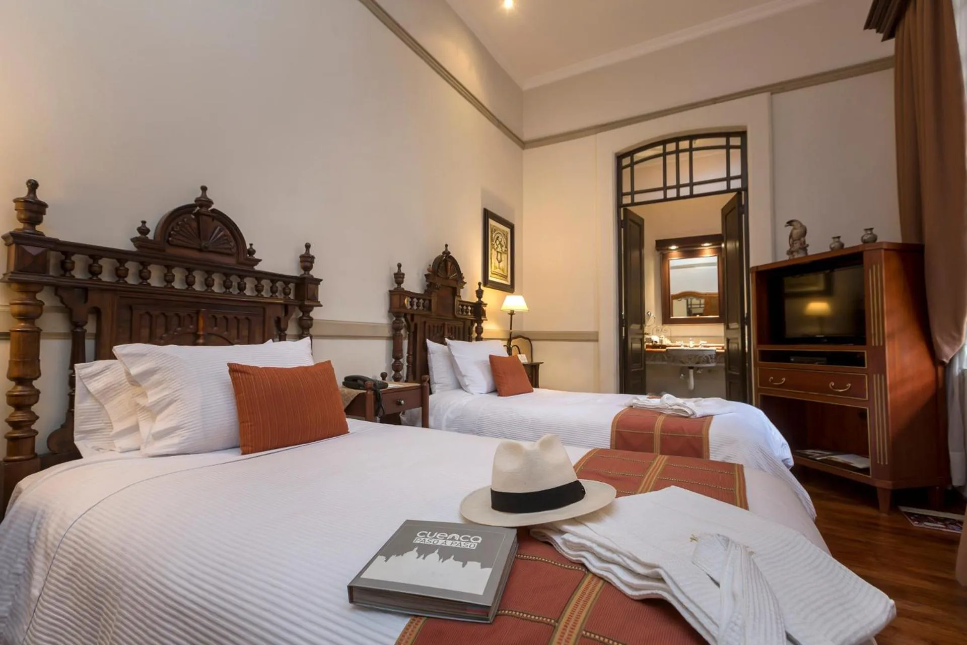 Bedroom, Bed in Mansion Alcazar