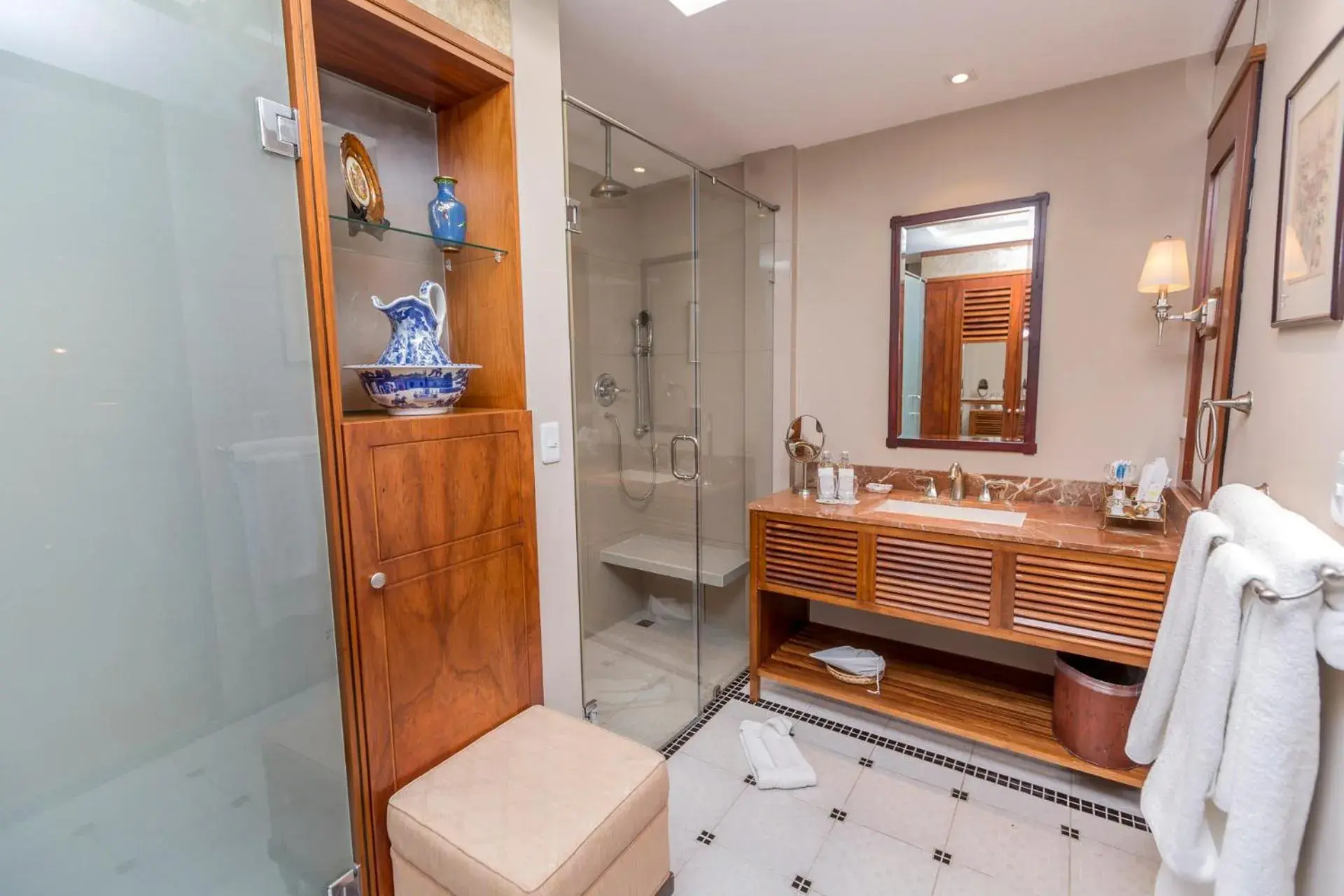 Deluxe King Suite in Mansion Alcazar Deluxe King Suite in Mansion Alcazar