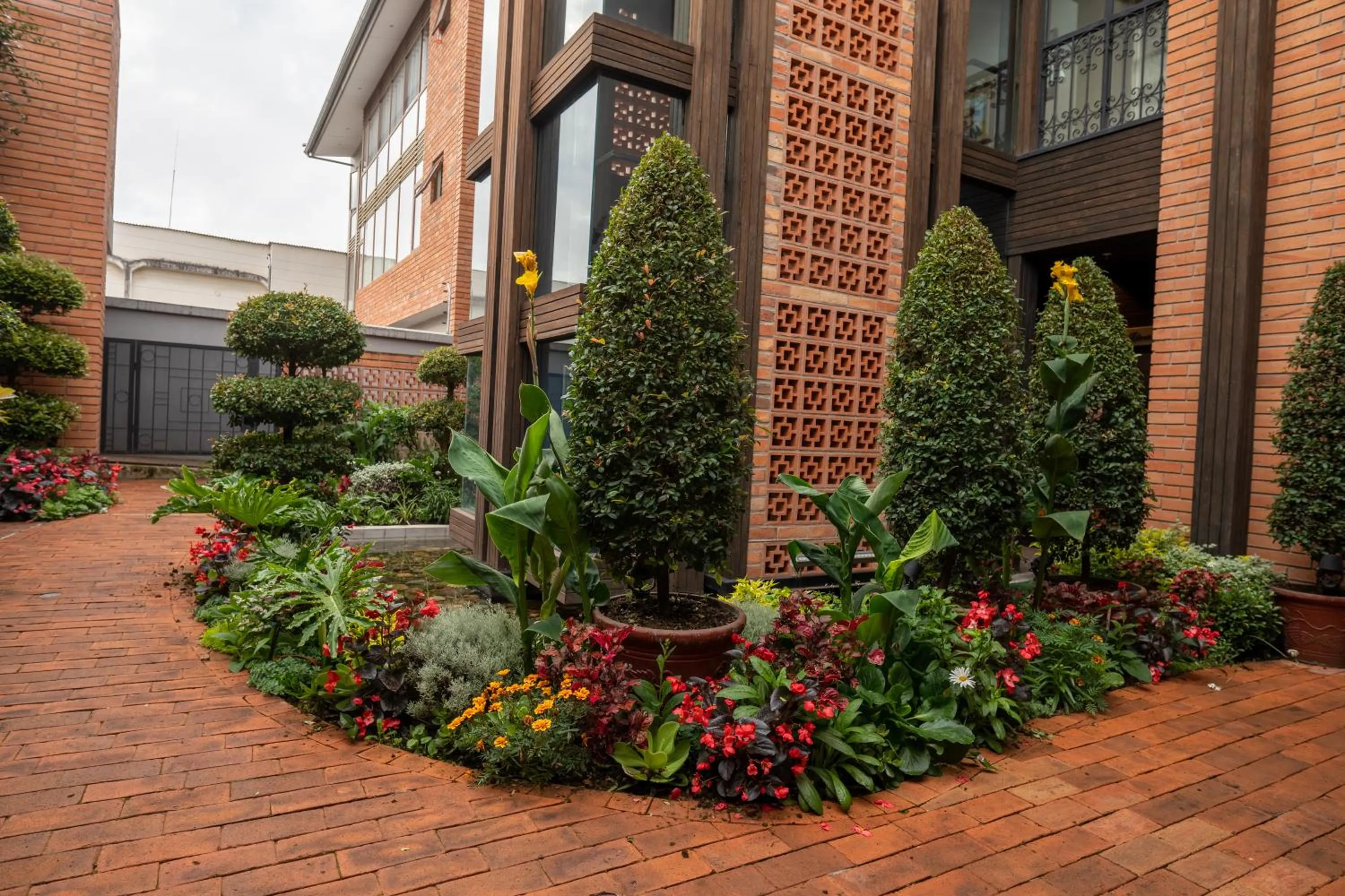 Property building in Mansion Alcazar