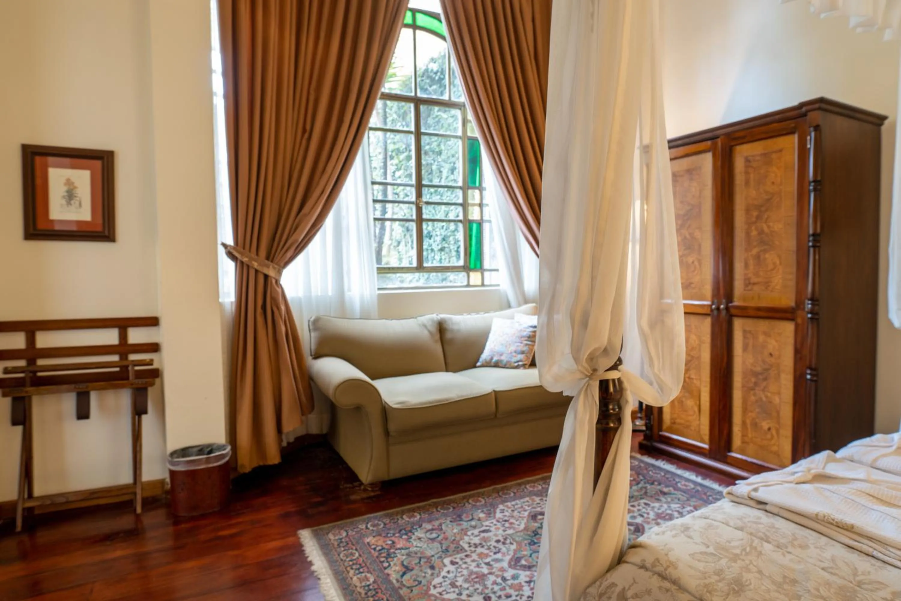 Living room, Bed in Mansion Alcazar