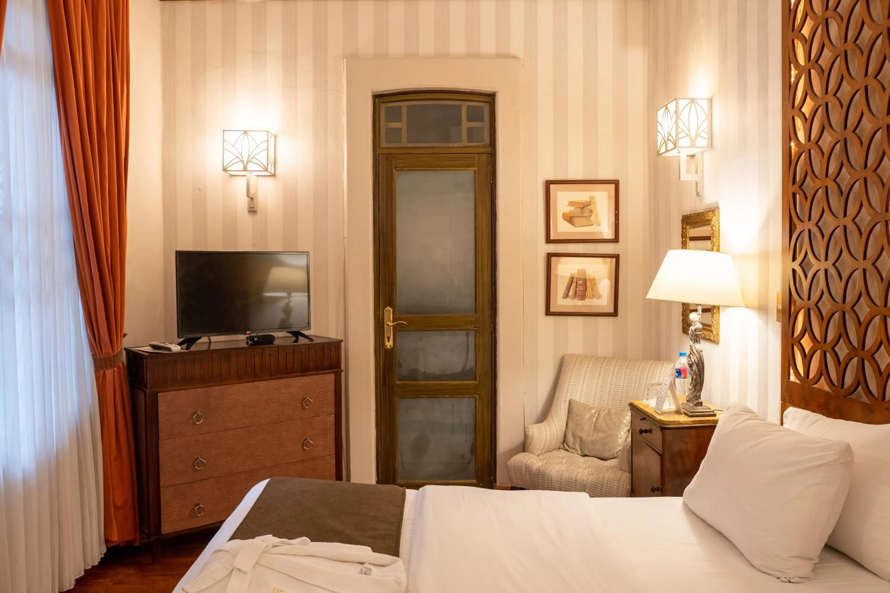 TV and multimedia, Bed in Mansion Alcazar