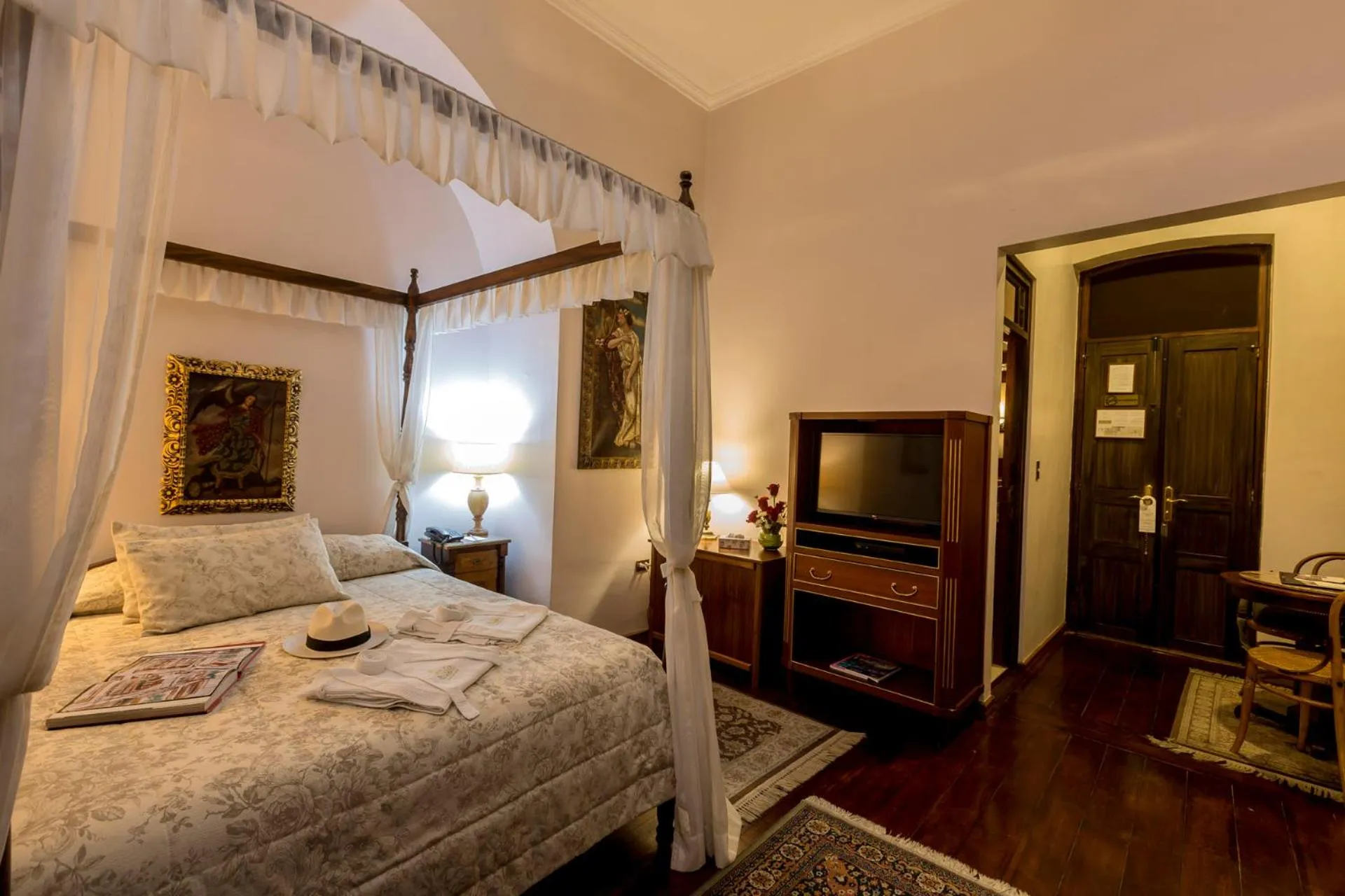 Bed in Mansion Alcazar