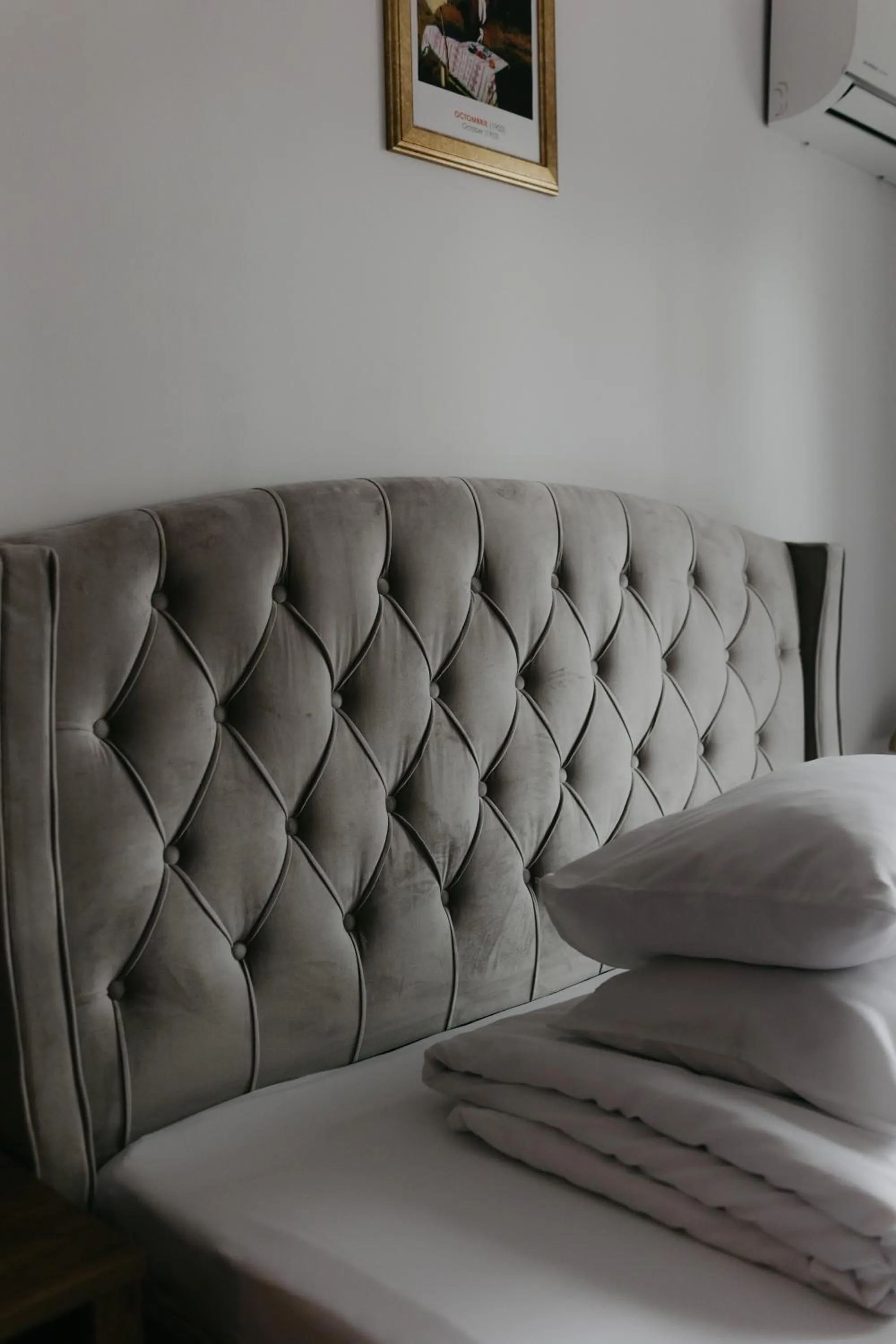 Bed in Pensiunea Pictorilor