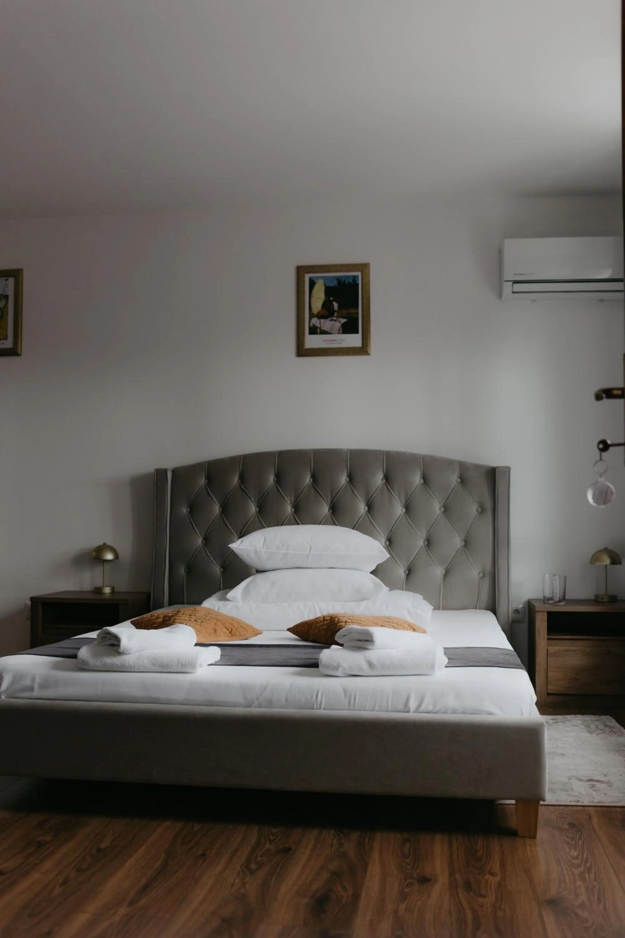 Bed in Pensiunea Pictorilor