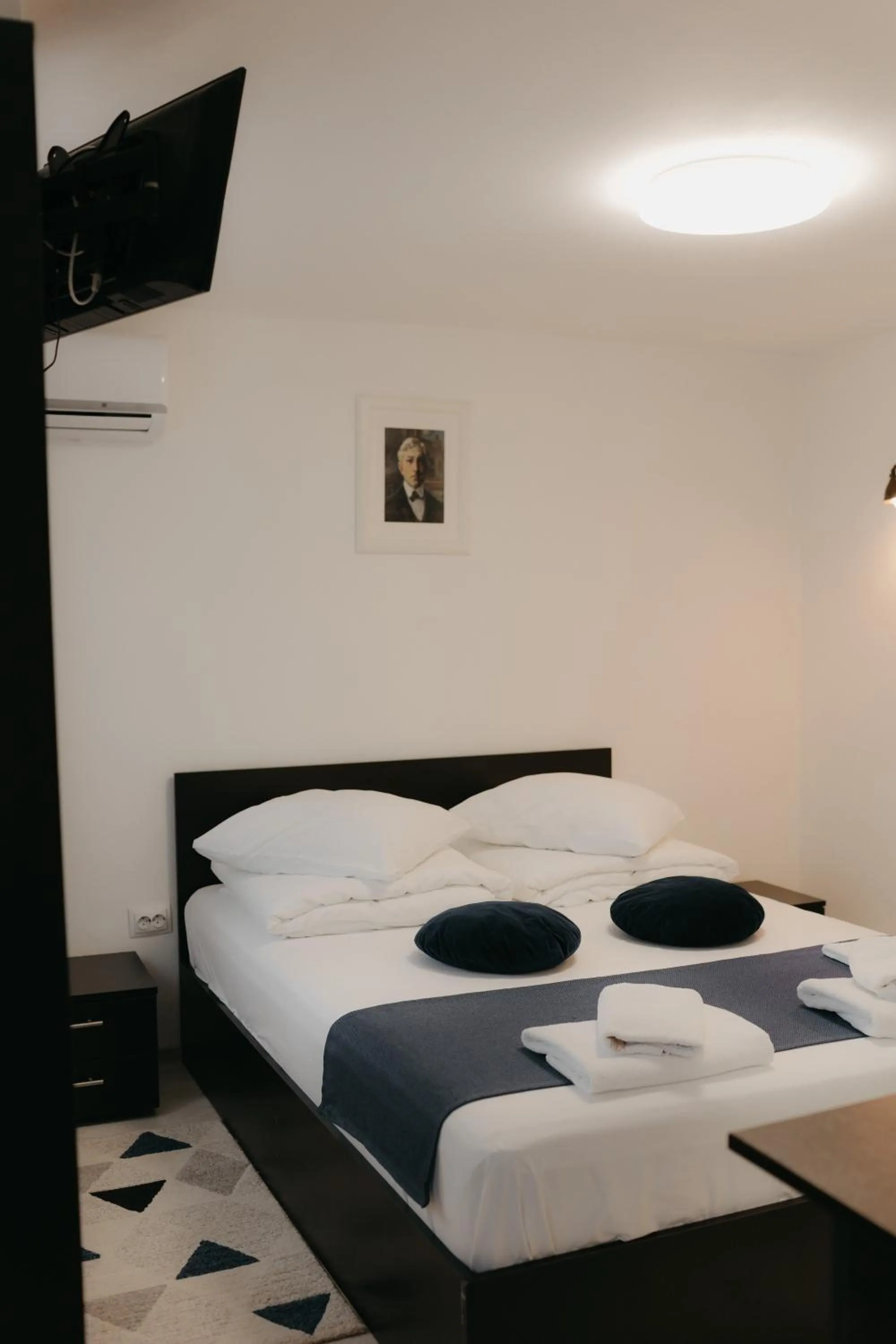 TV and multimedia, Bed in Pensiunea Pictorilor