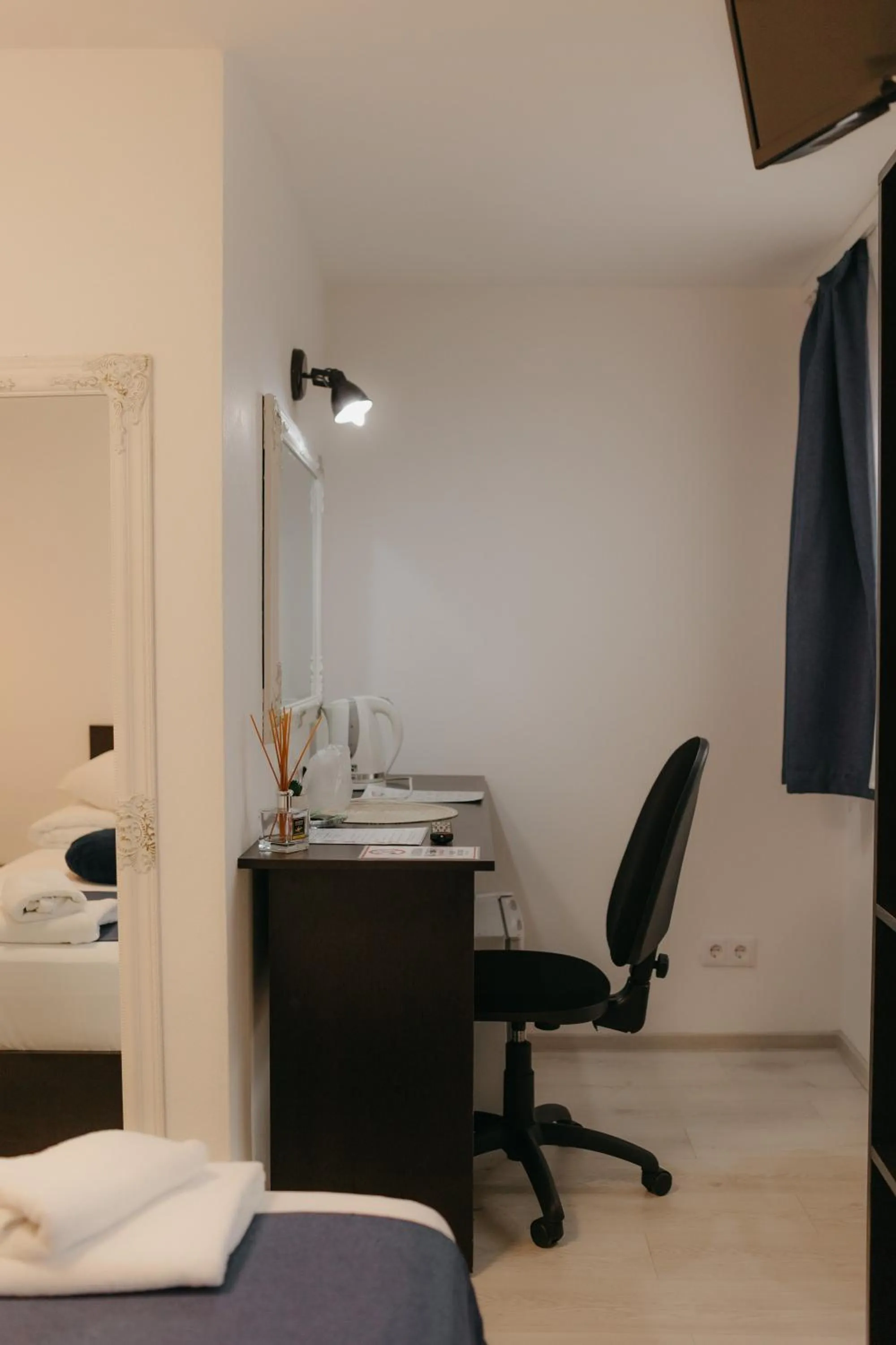 Bedroom, Bed in Pensiunea Pictorilor