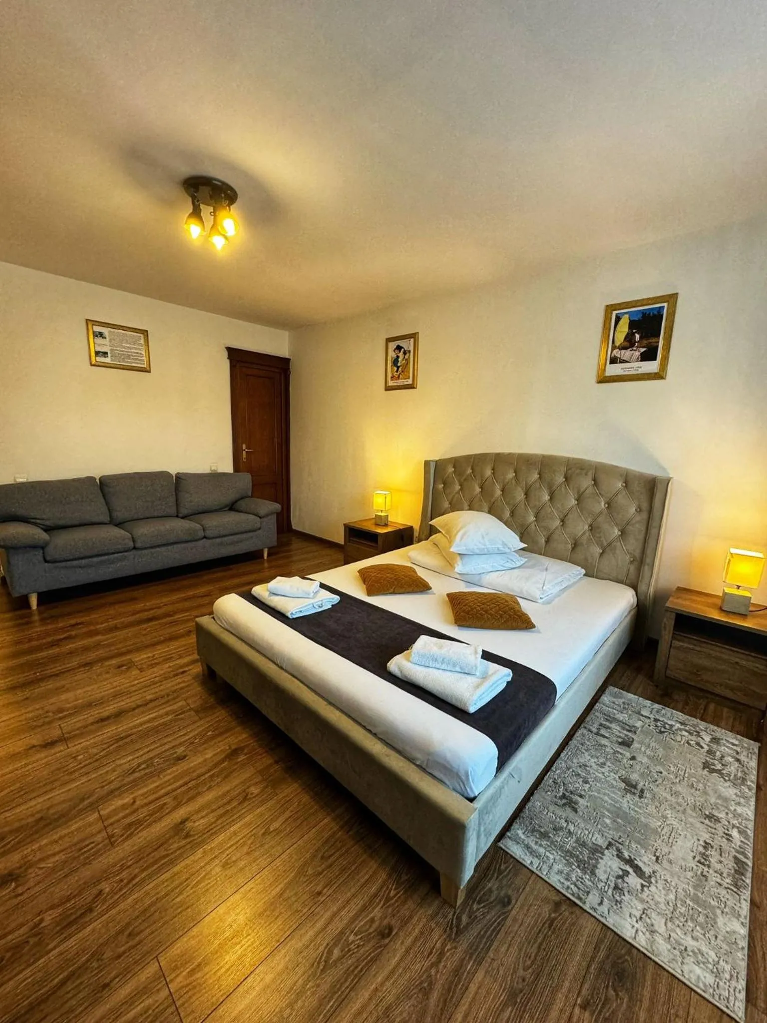 Bed in Pensiunea Pictorilor