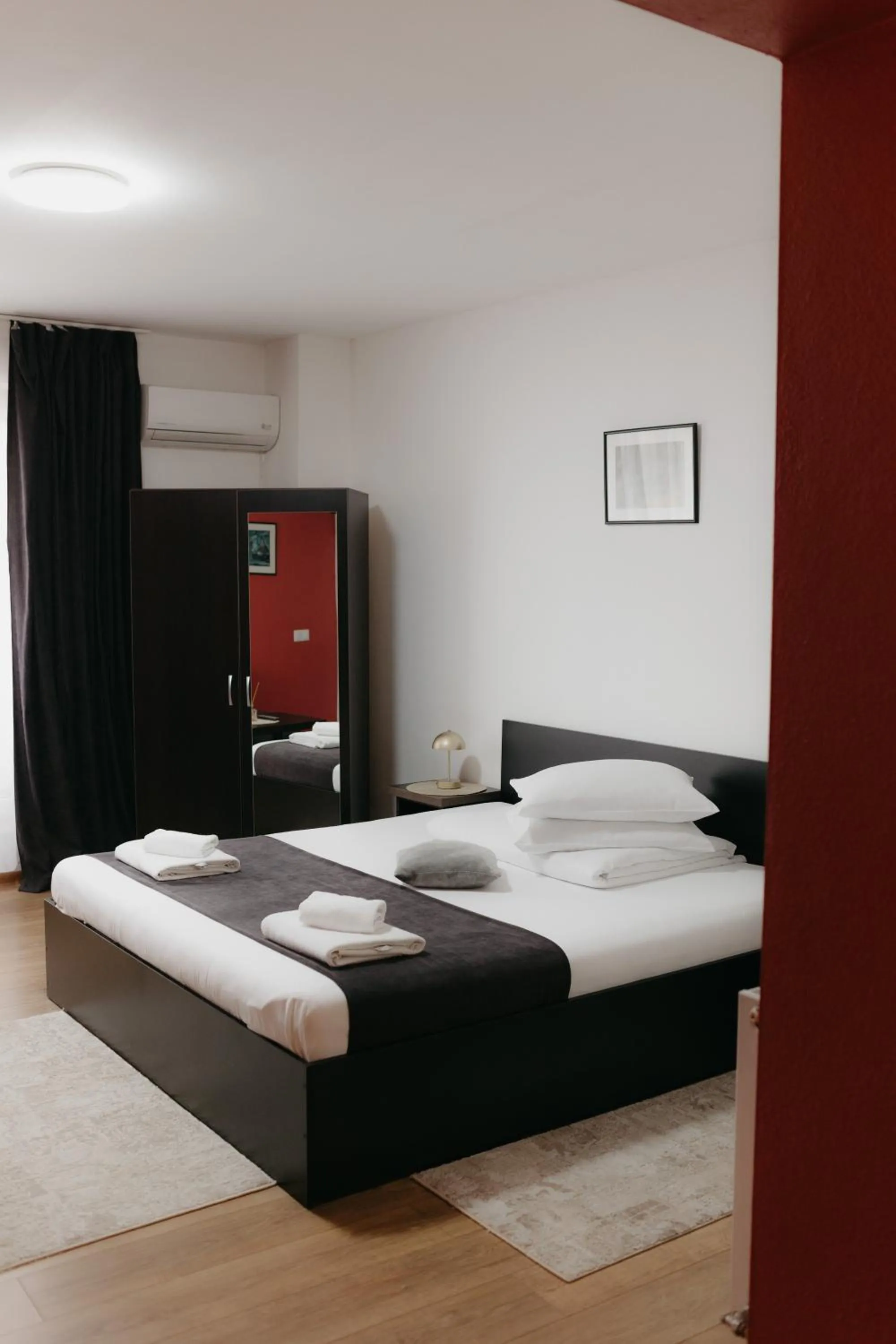 Photo of the whole room, Bed in Pensiunea Pictorilor