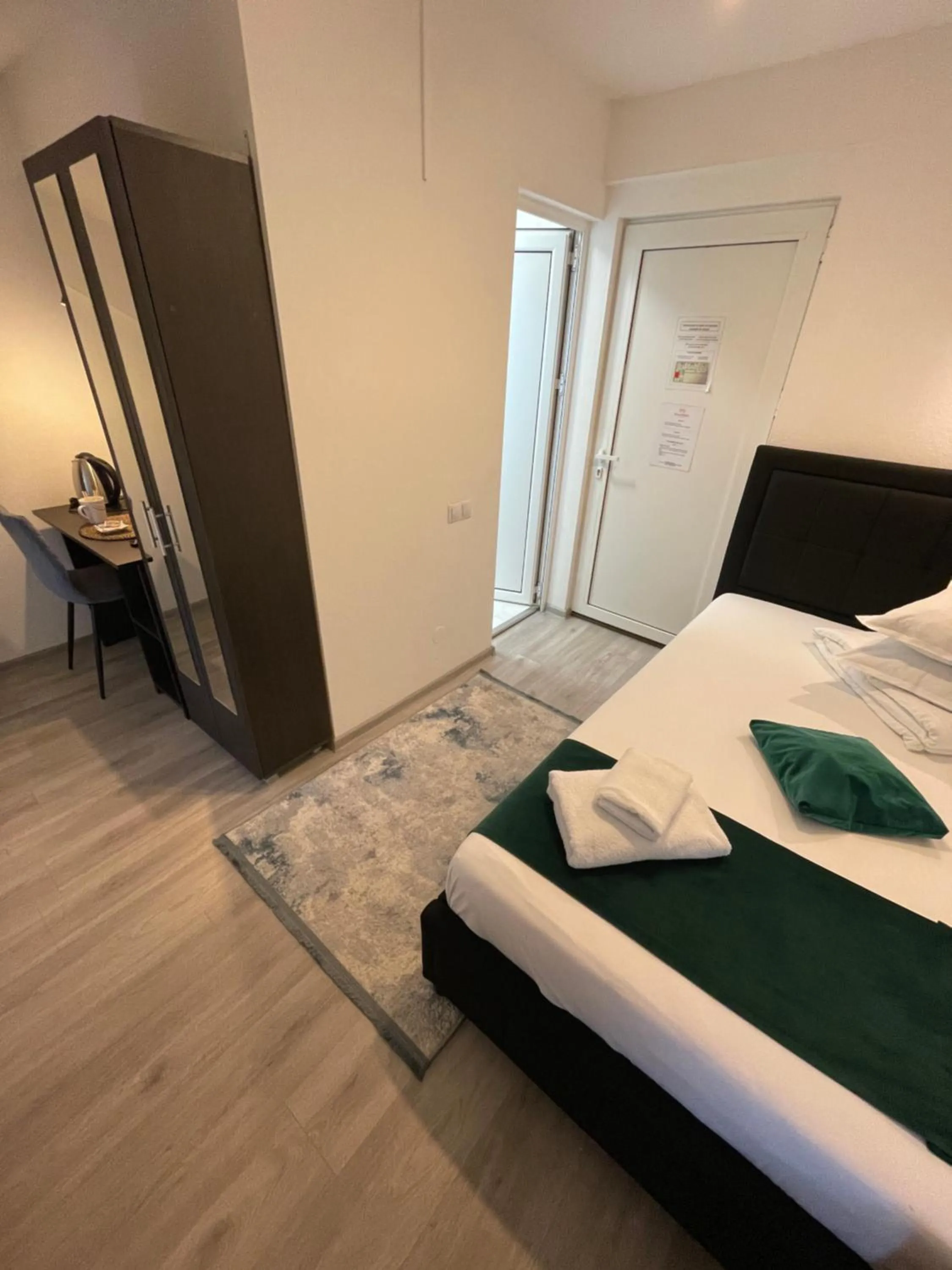 Bed in Pensiunea Pictorilor