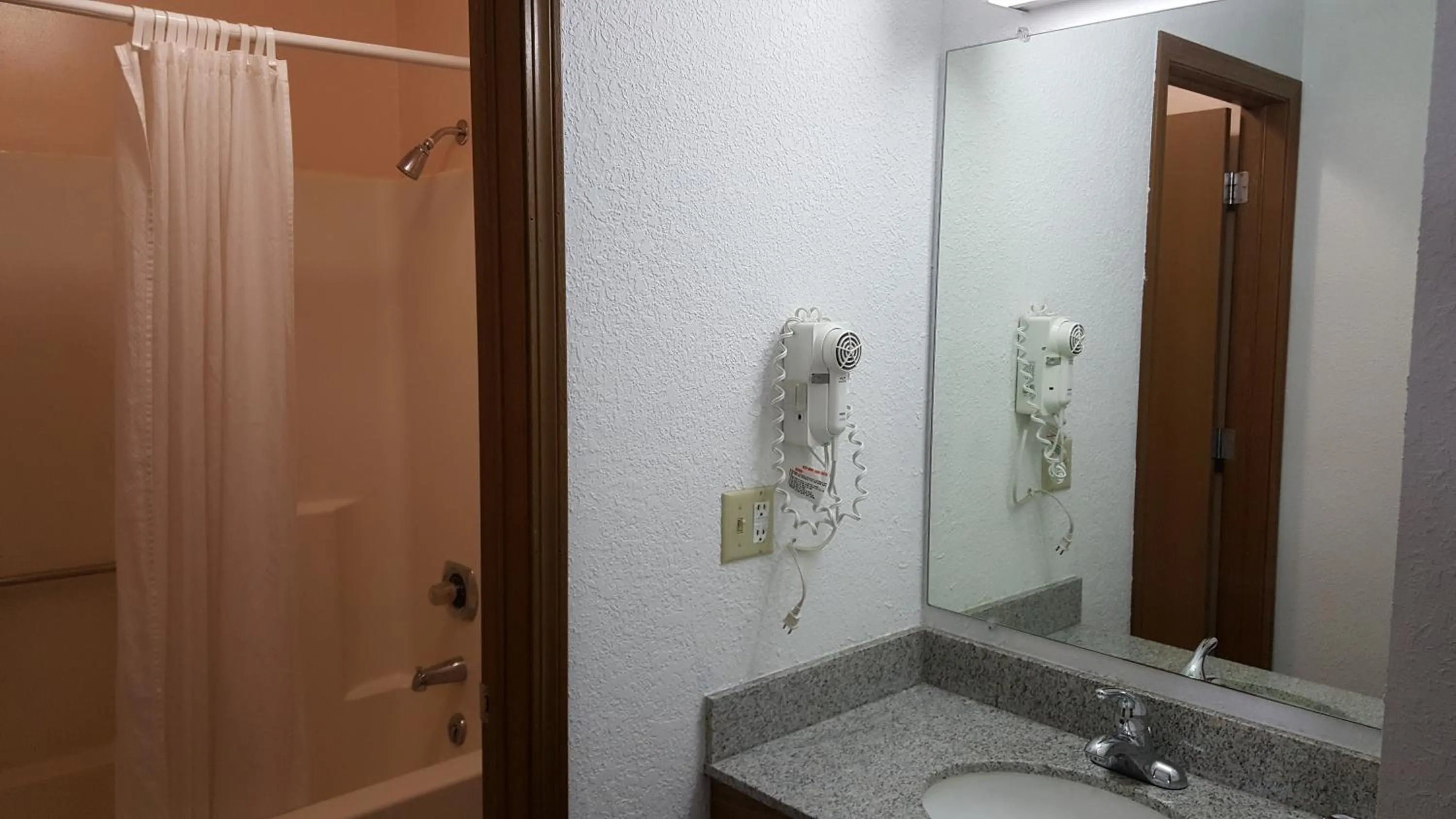 Shower in Horizon Inn