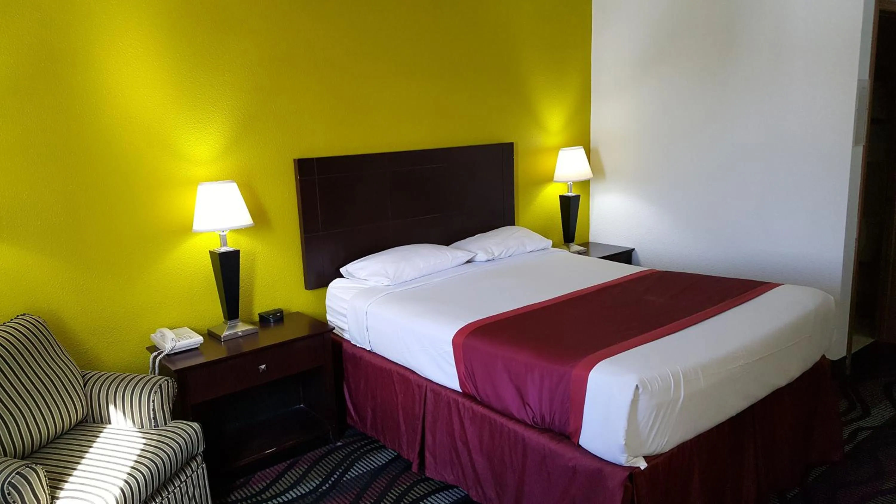 Bedroom, Bed in Horizon Inn