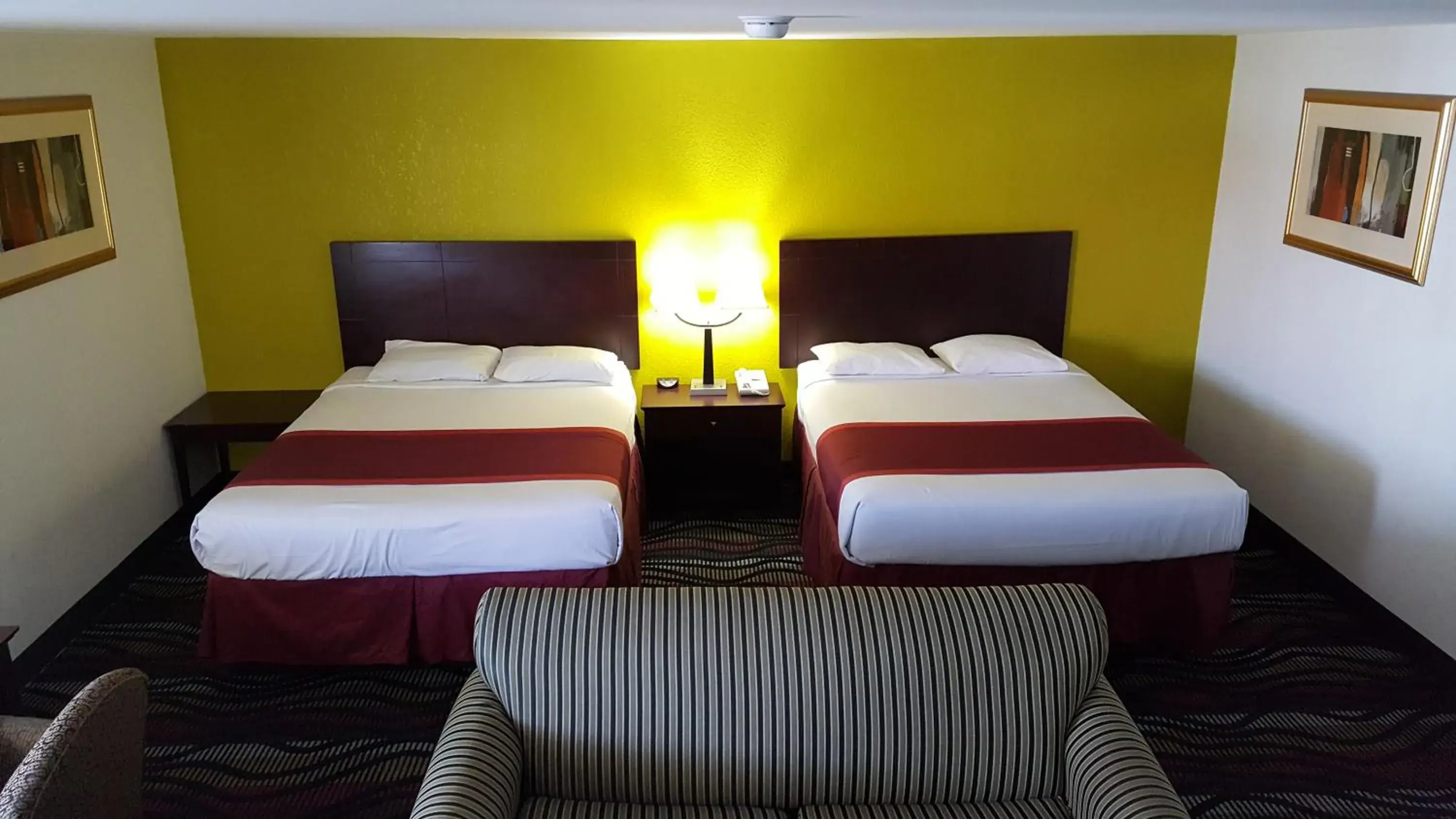 Queen Suite with Two Queen Beds in Horizon Inn Queen Suite with Two Queen Beds in Horizon Inn