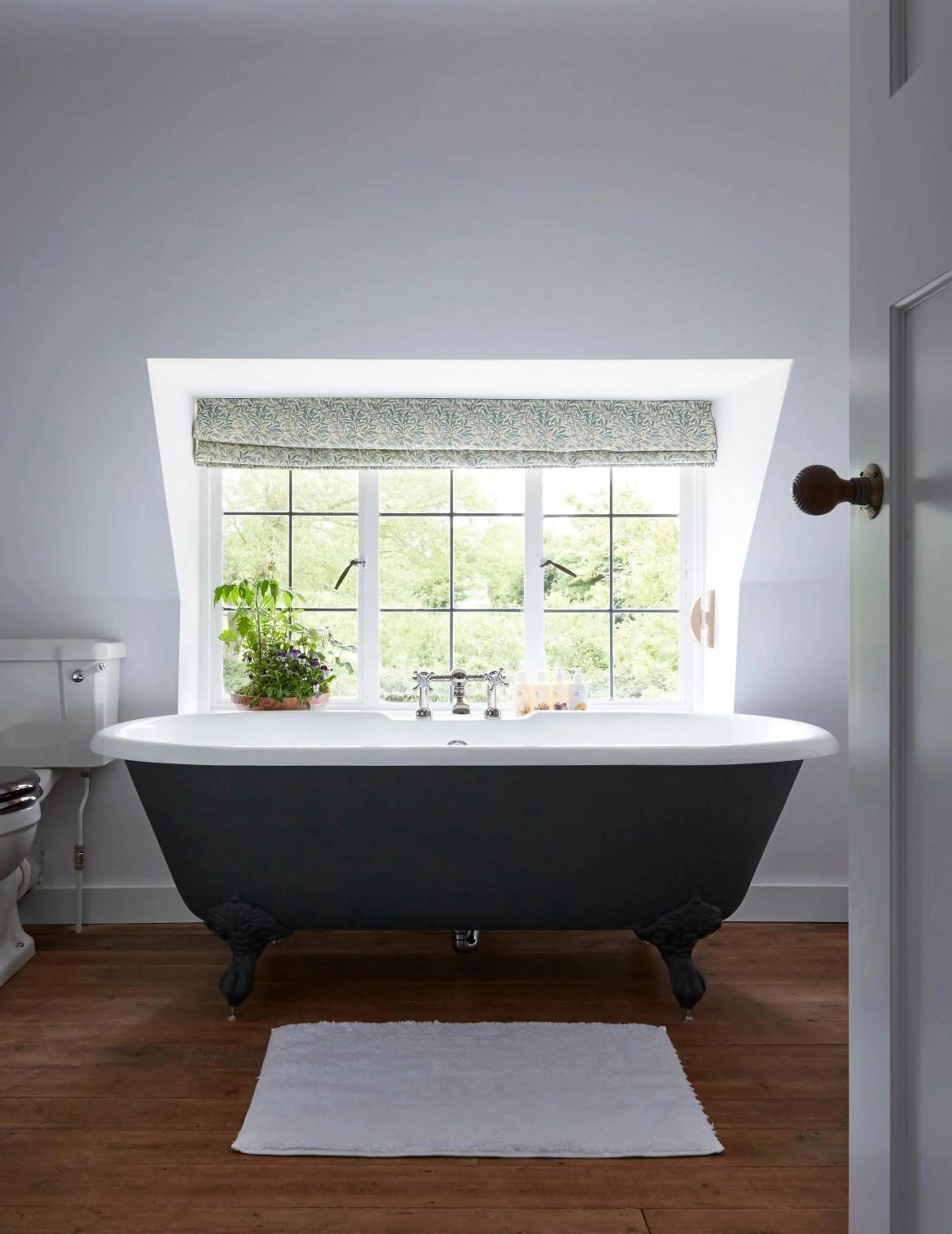 Bathroom in Artist Residence Oxfordshire