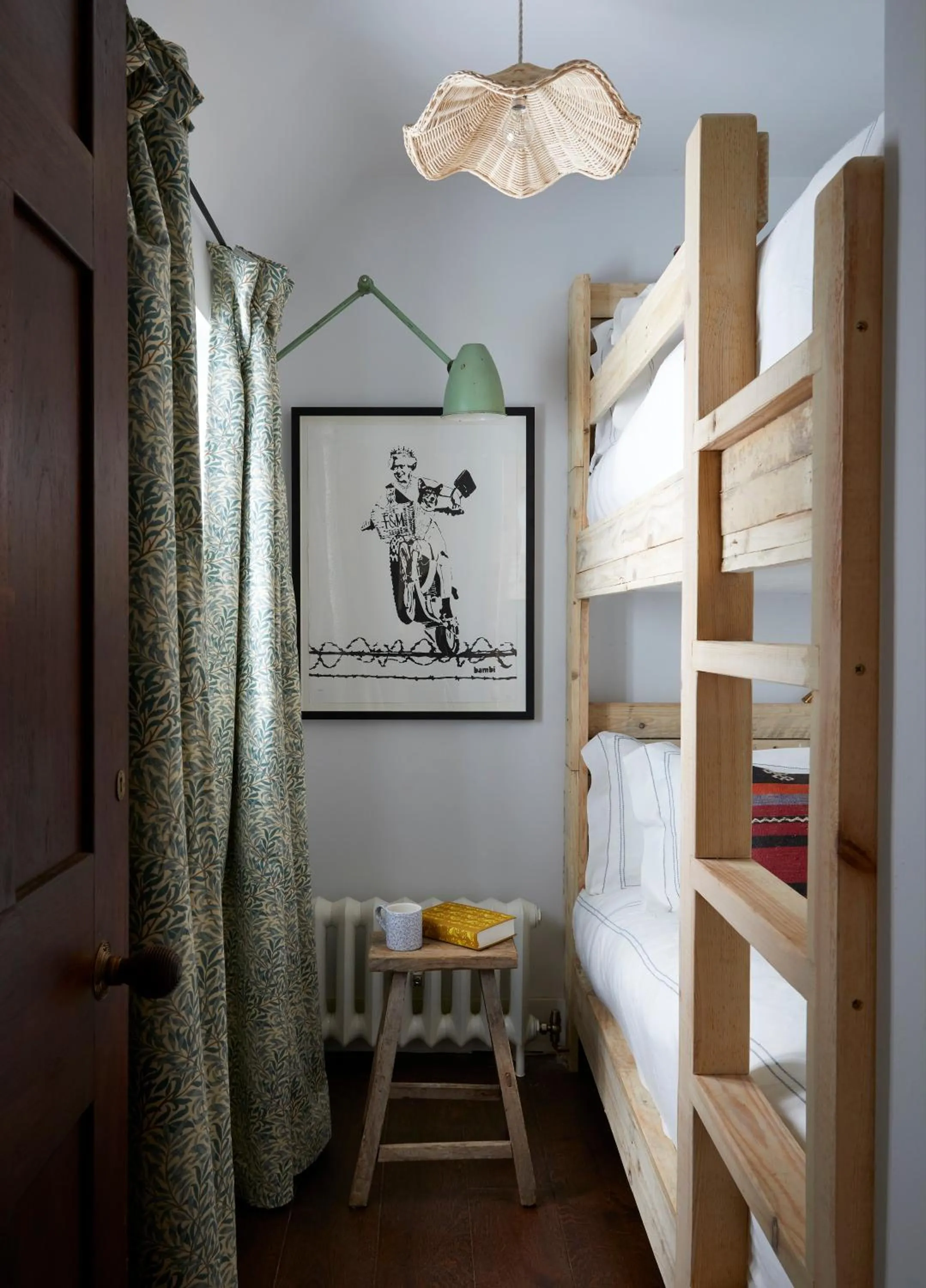 Photo of the whole room, Bed in Artist Residence Oxfordshire