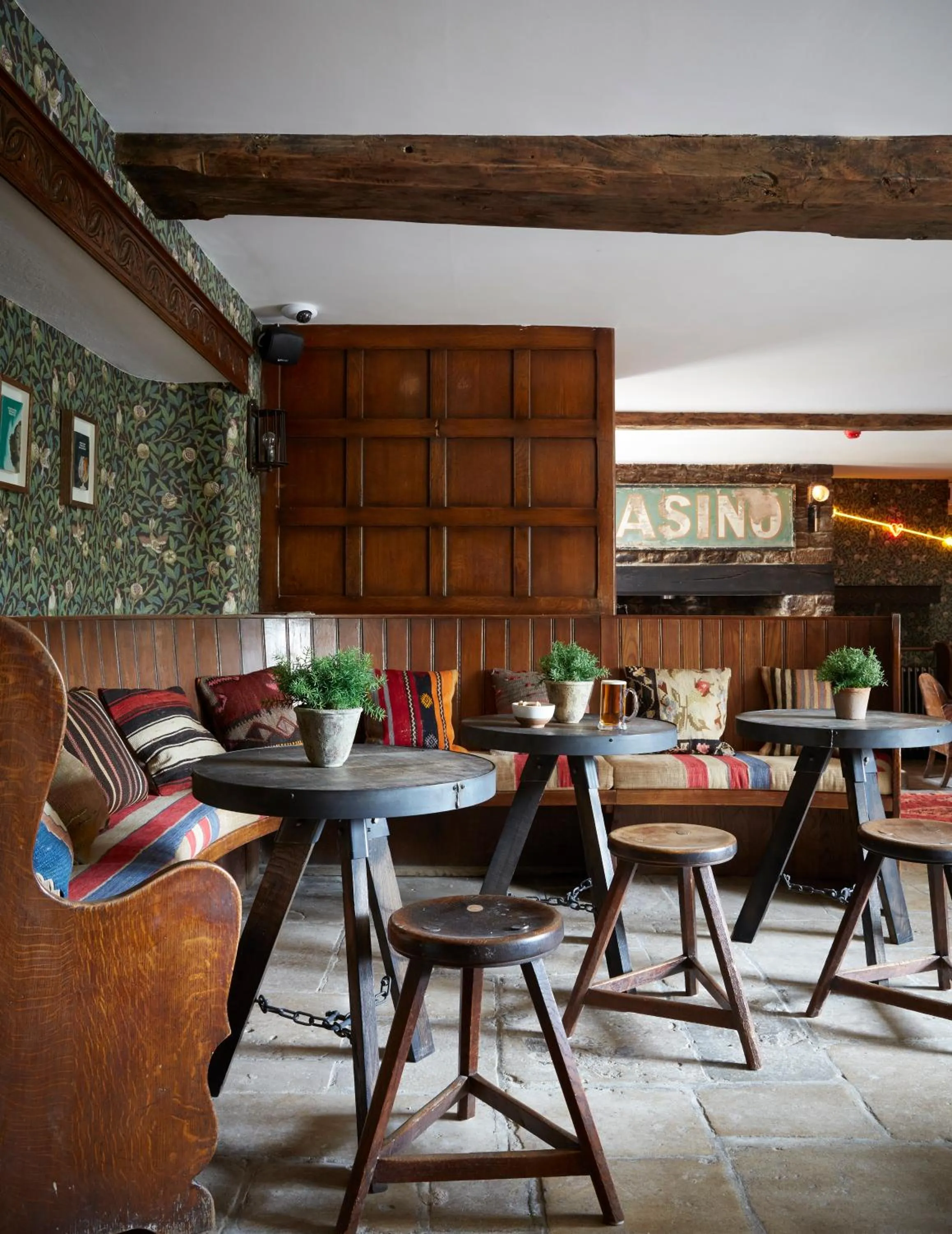 Restaurant/places to eat in Artist Residence Oxfordshire
