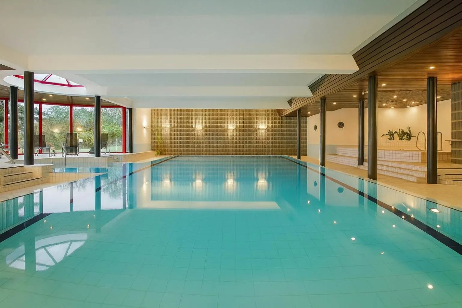 Swimming pool in Hotel Serpiano