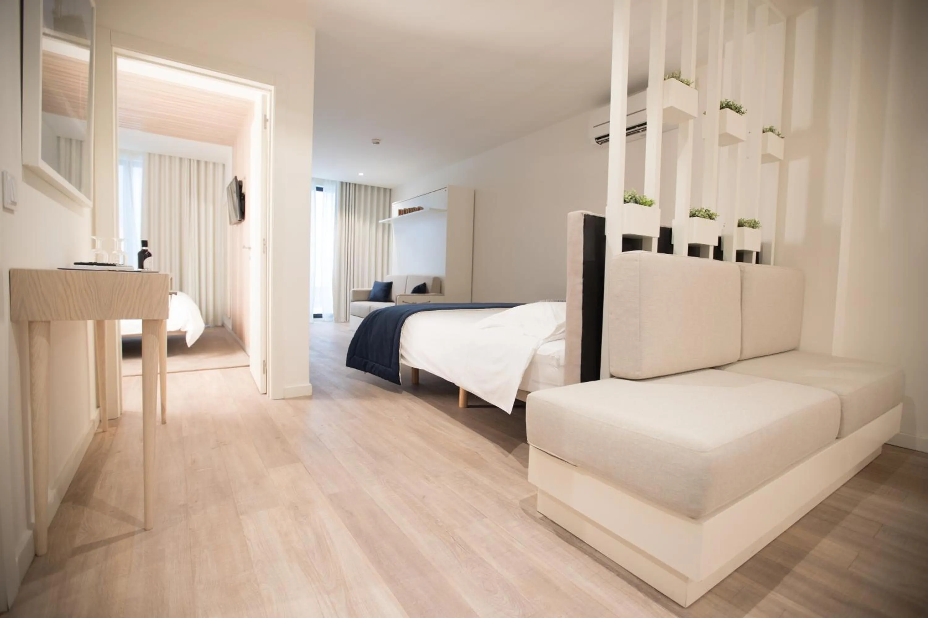 Photo of the whole room, Bed in Almada Wine House - Tourism Apartments