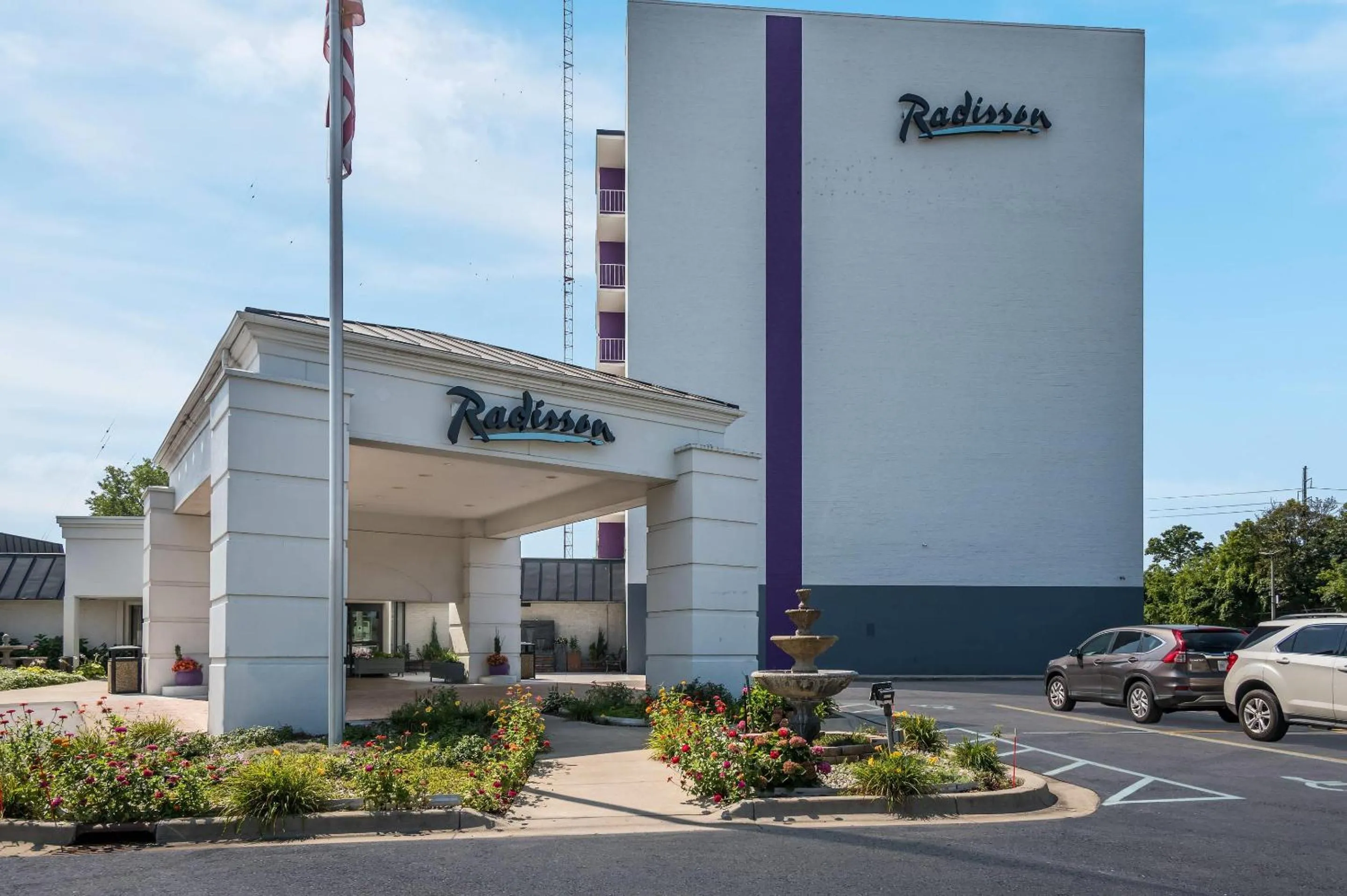 Property building in Radisson Hotel Grand Rapids Riverfront