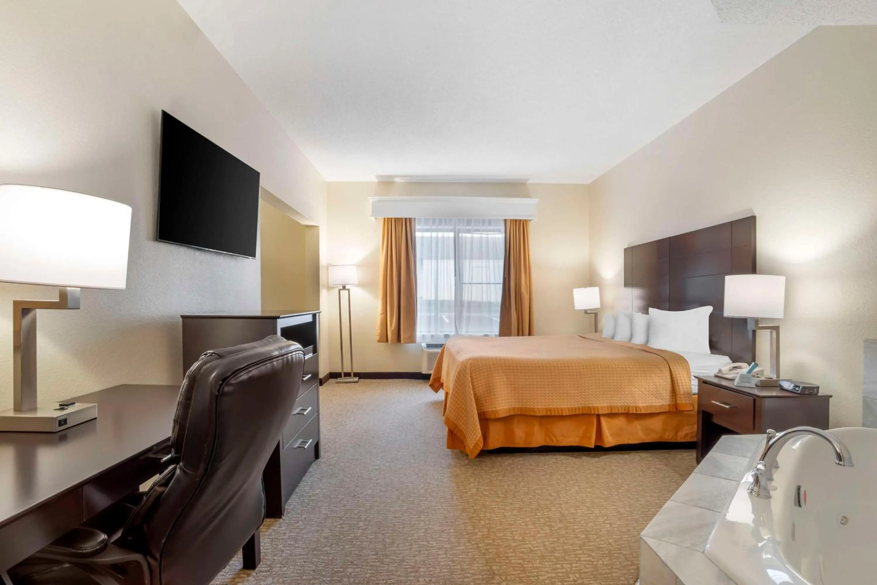 Bedroom, Bed in Best Western Carowinds