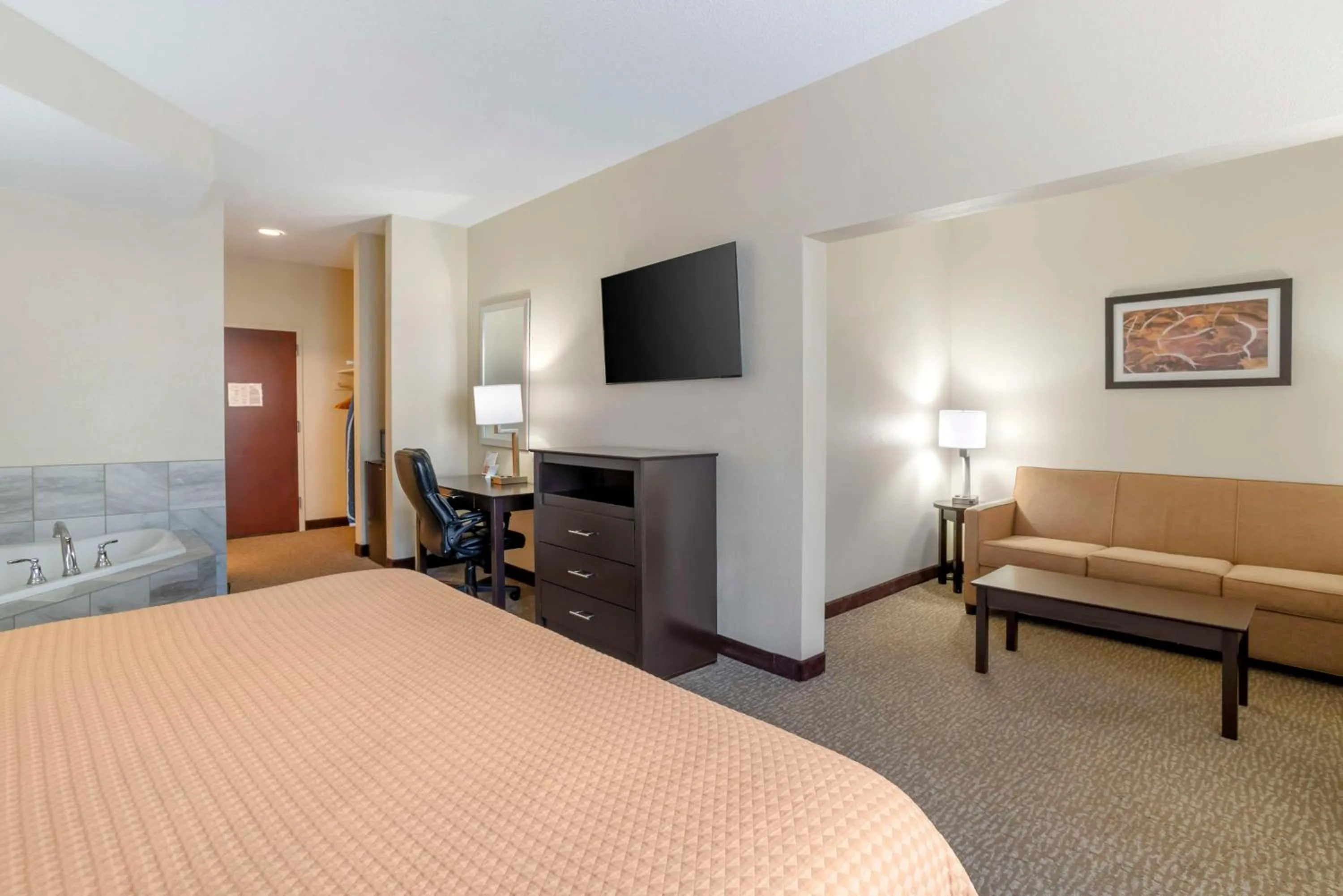 Bedroom, Bed in Best Western Carowinds