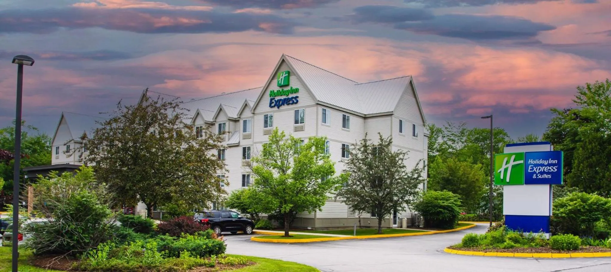 Property building in Holiday Inn Express & Suites - Lincoln East - White Mountains by IHG