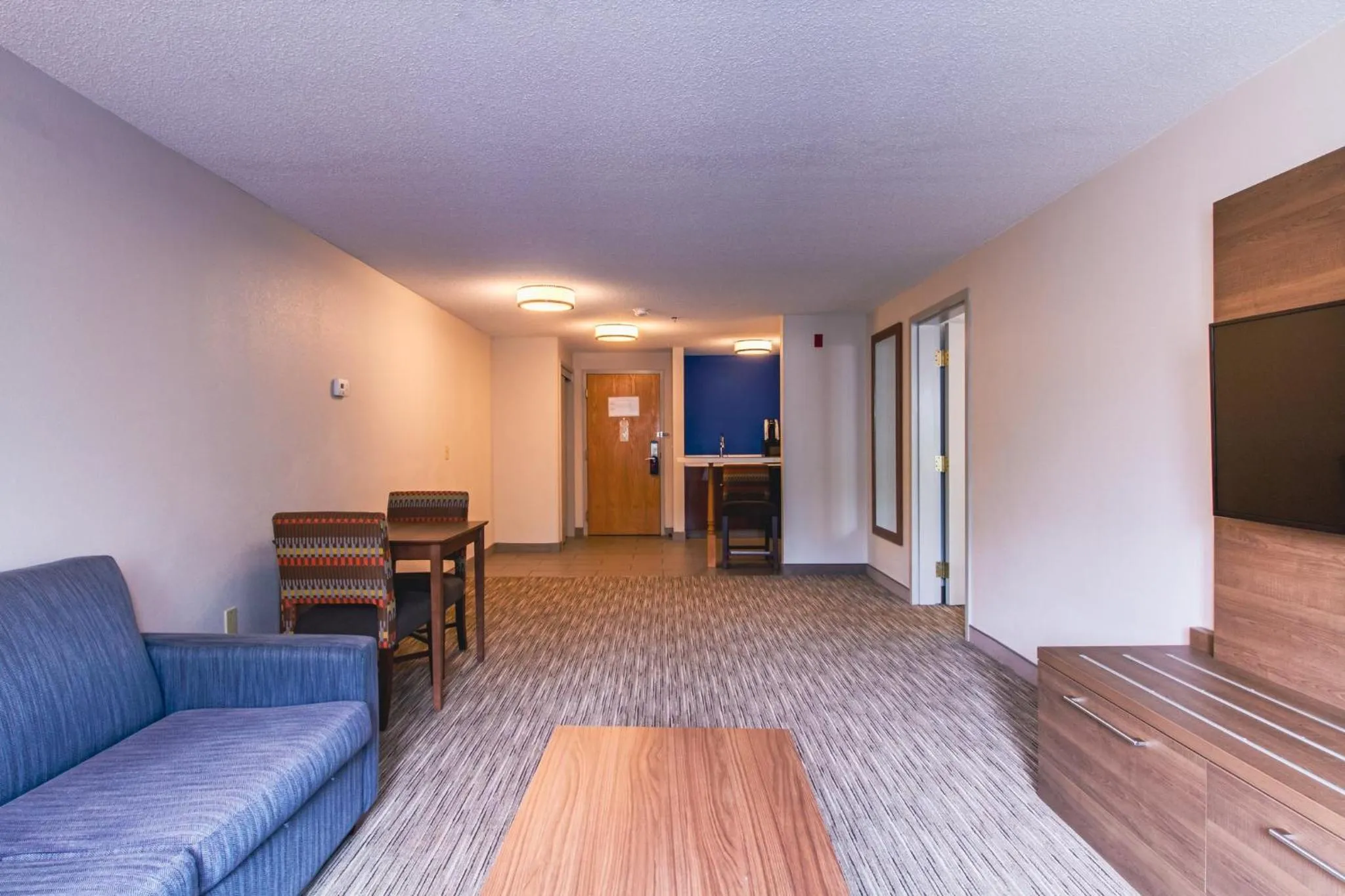 Photo of the whole room in Holiday Inn Express & Suites - Lincoln East - White Mountains by IHG