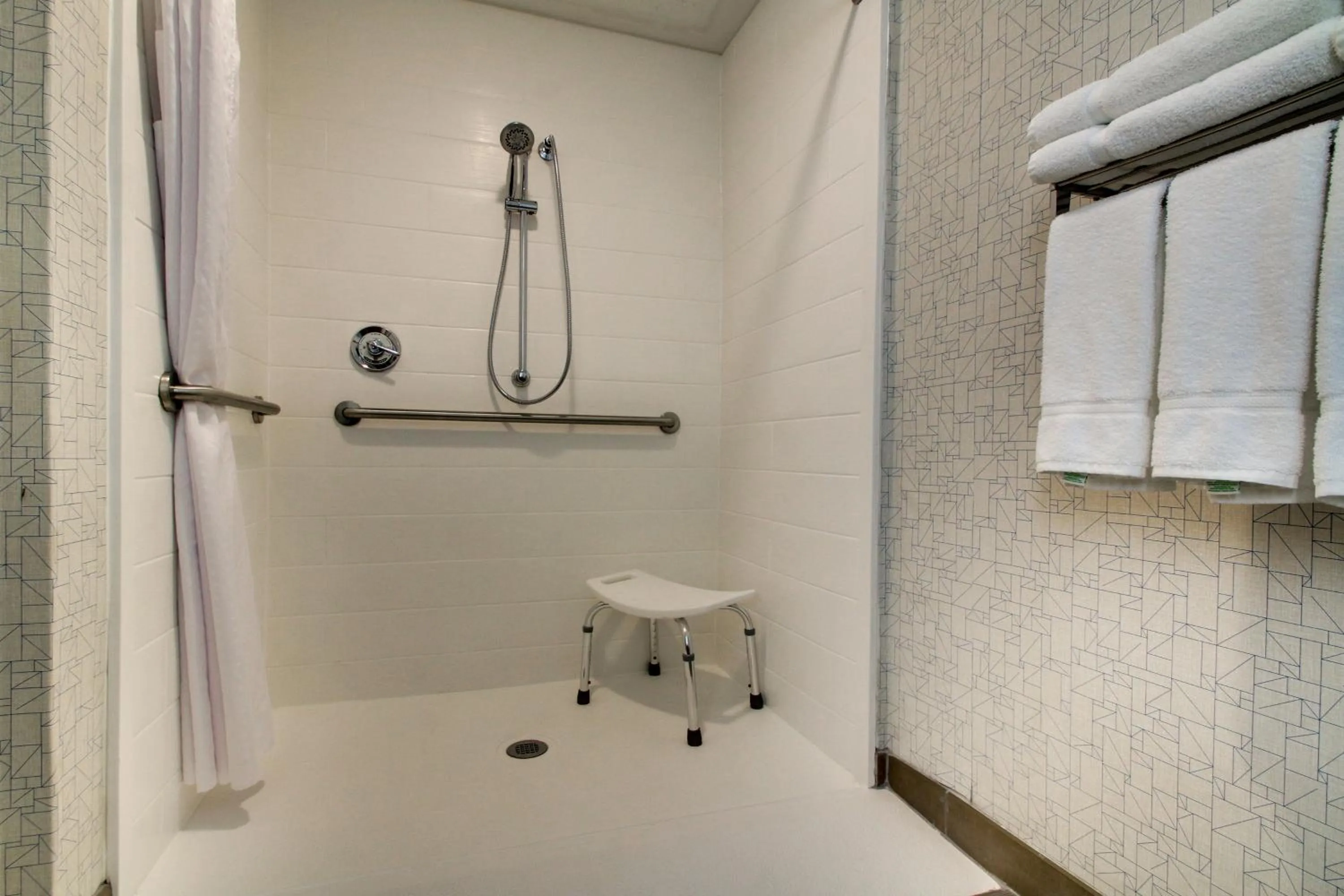 Bathroom in Holiday Inn Express & Suites - Lincoln East - White Mountains by IHG