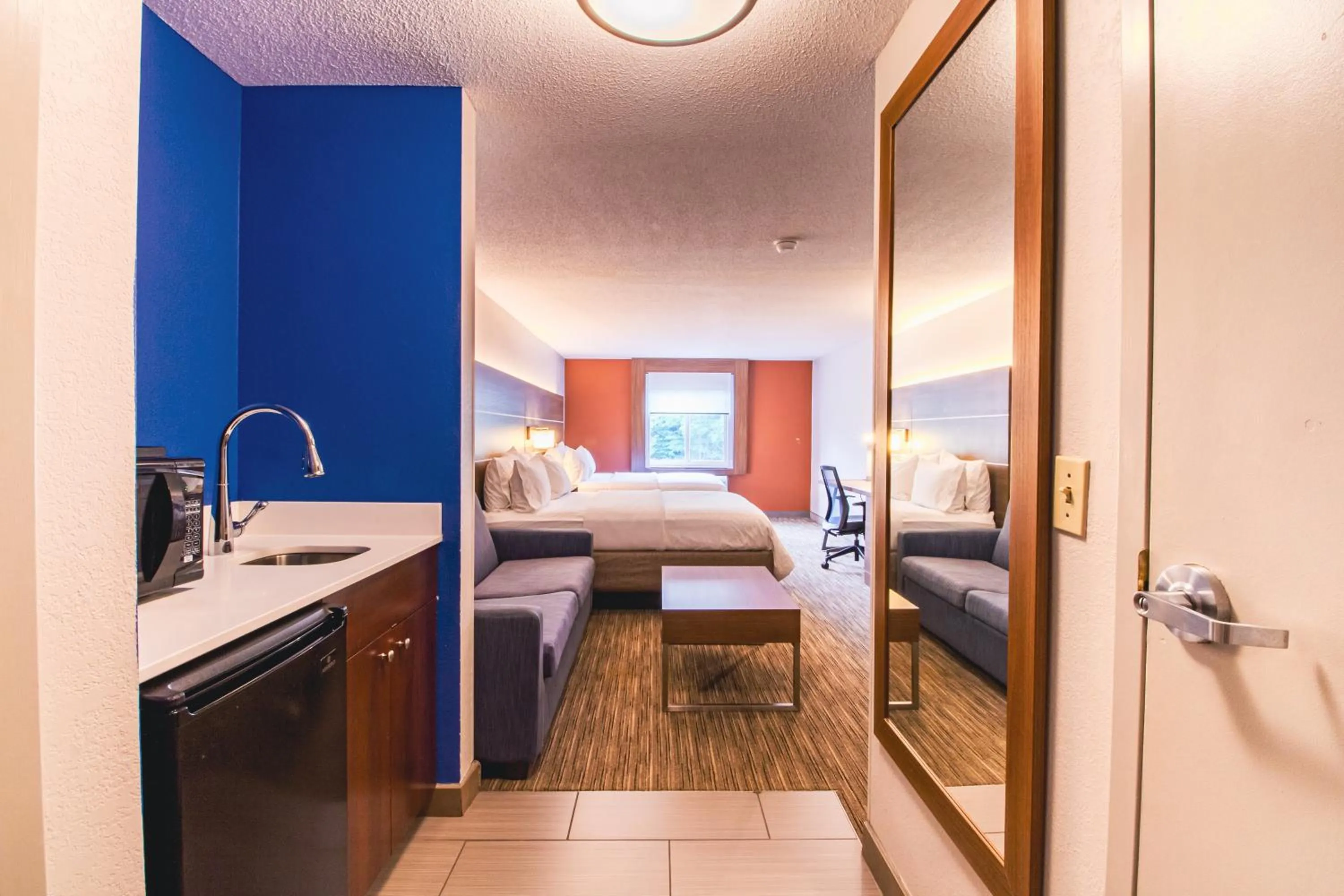 Photo of the whole room, Bed in Holiday Inn Express & Suites - Lincoln East - White Mountains by IHG