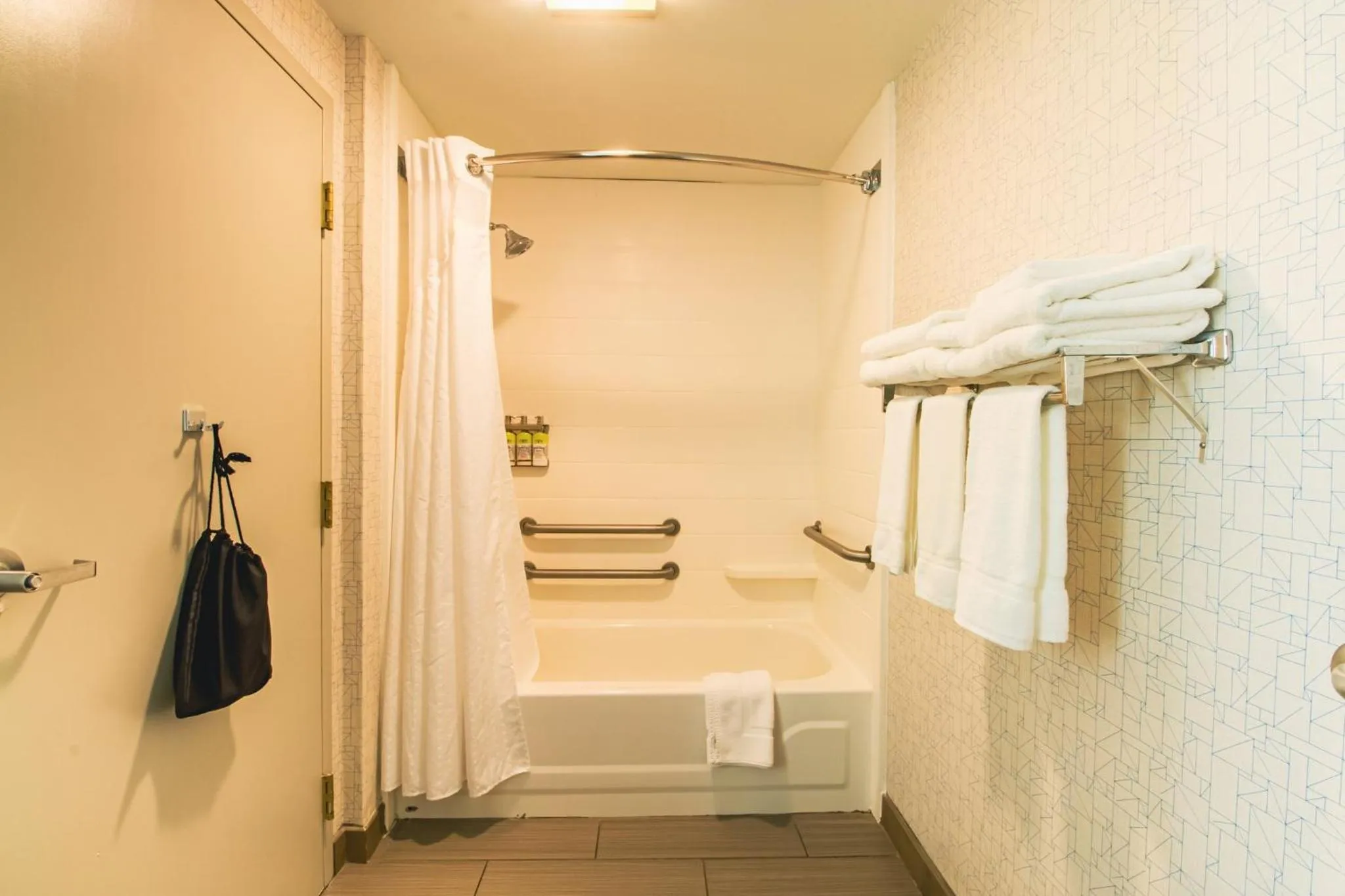 Bathroom in Holiday Inn Express & Suites - Lincoln East - White Mountains by IHG