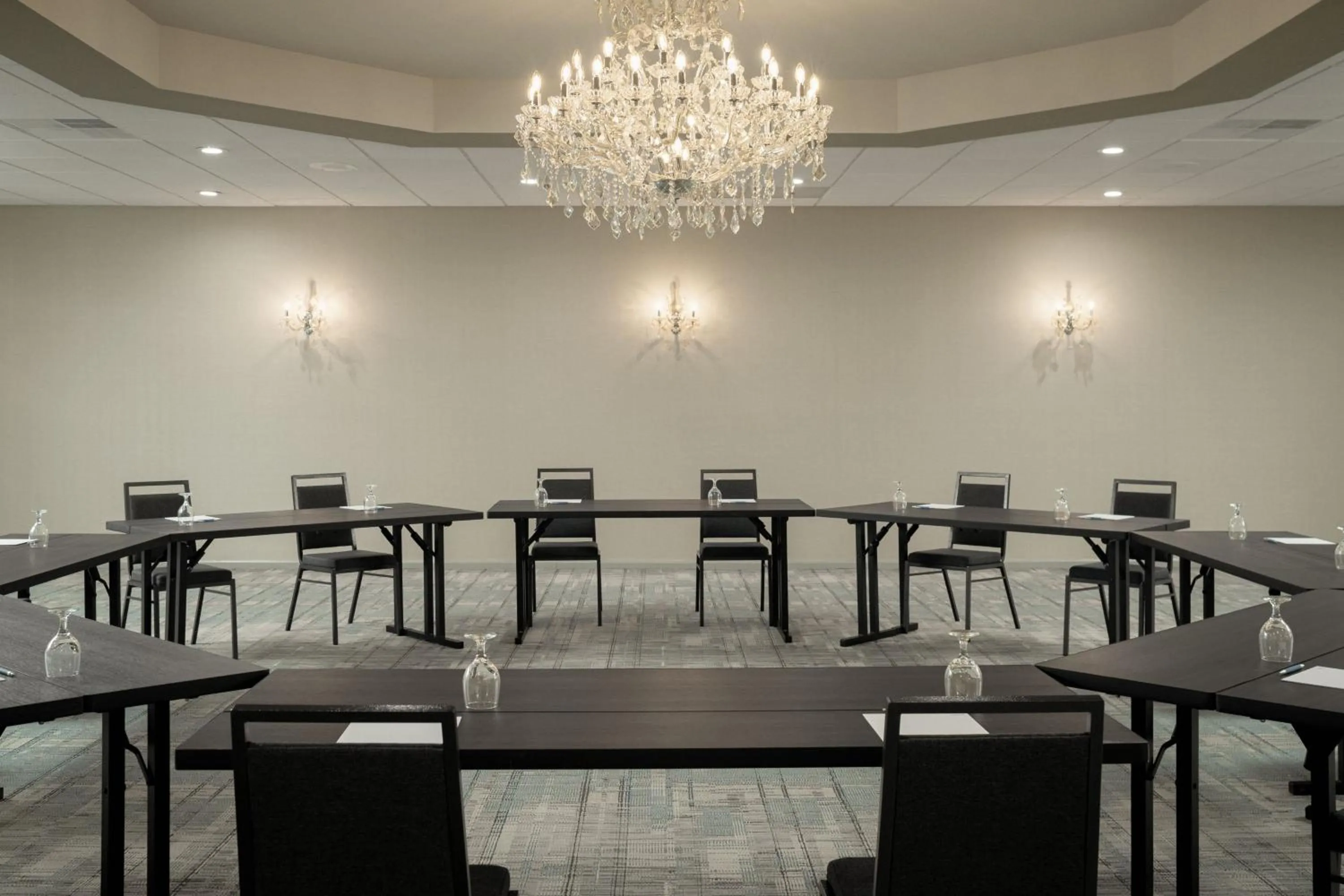 Meeting/conference room in Four Points by Sheraton Milwaukee North Shore
