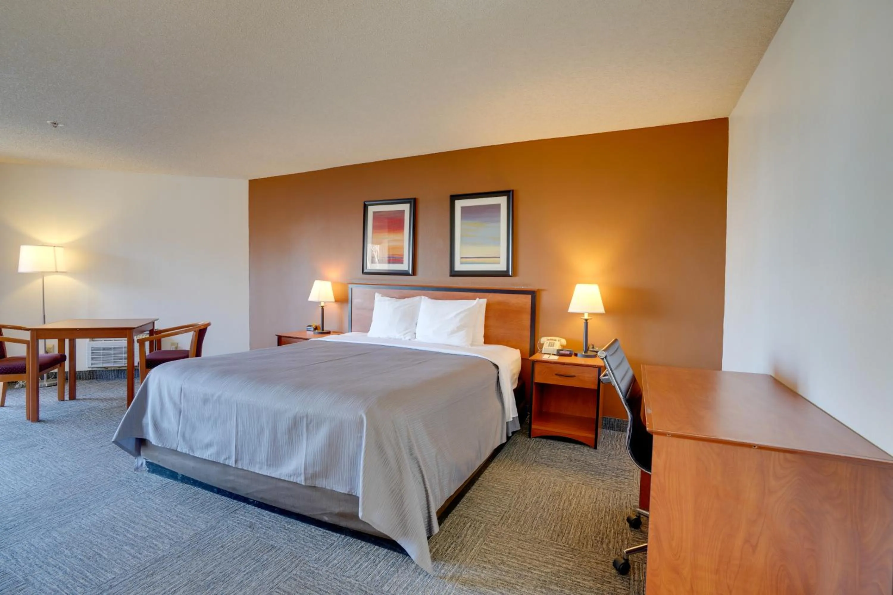 Bed in Lake Mead Inn