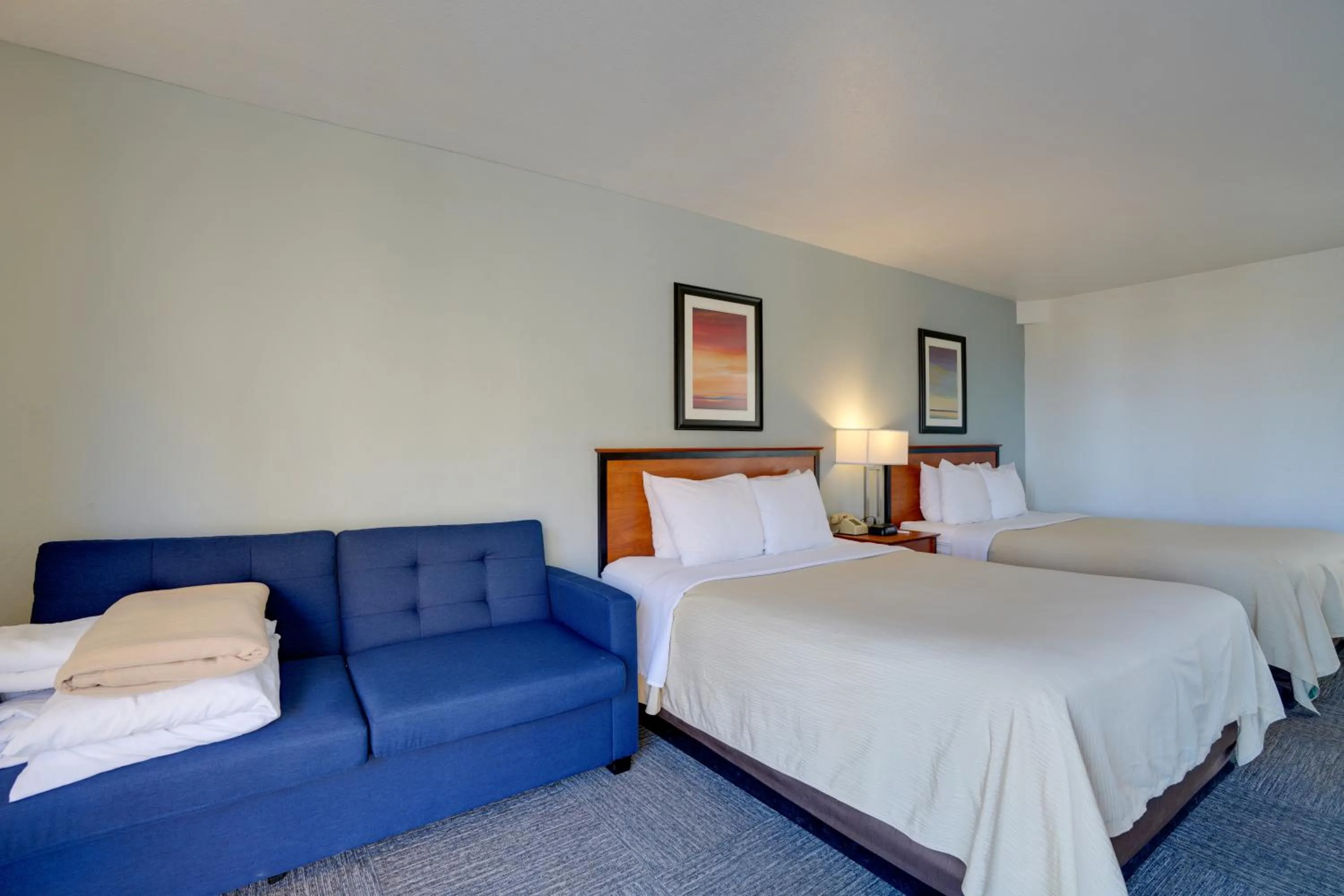 Bed in Lake Mead Inn