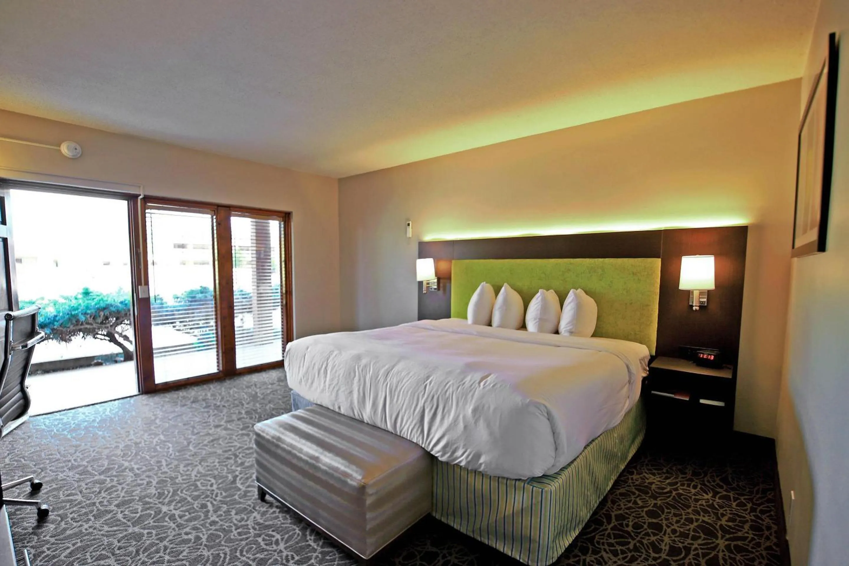 Bedroom, Bed in El Sendero Inn, an Ascend Collection Hotel