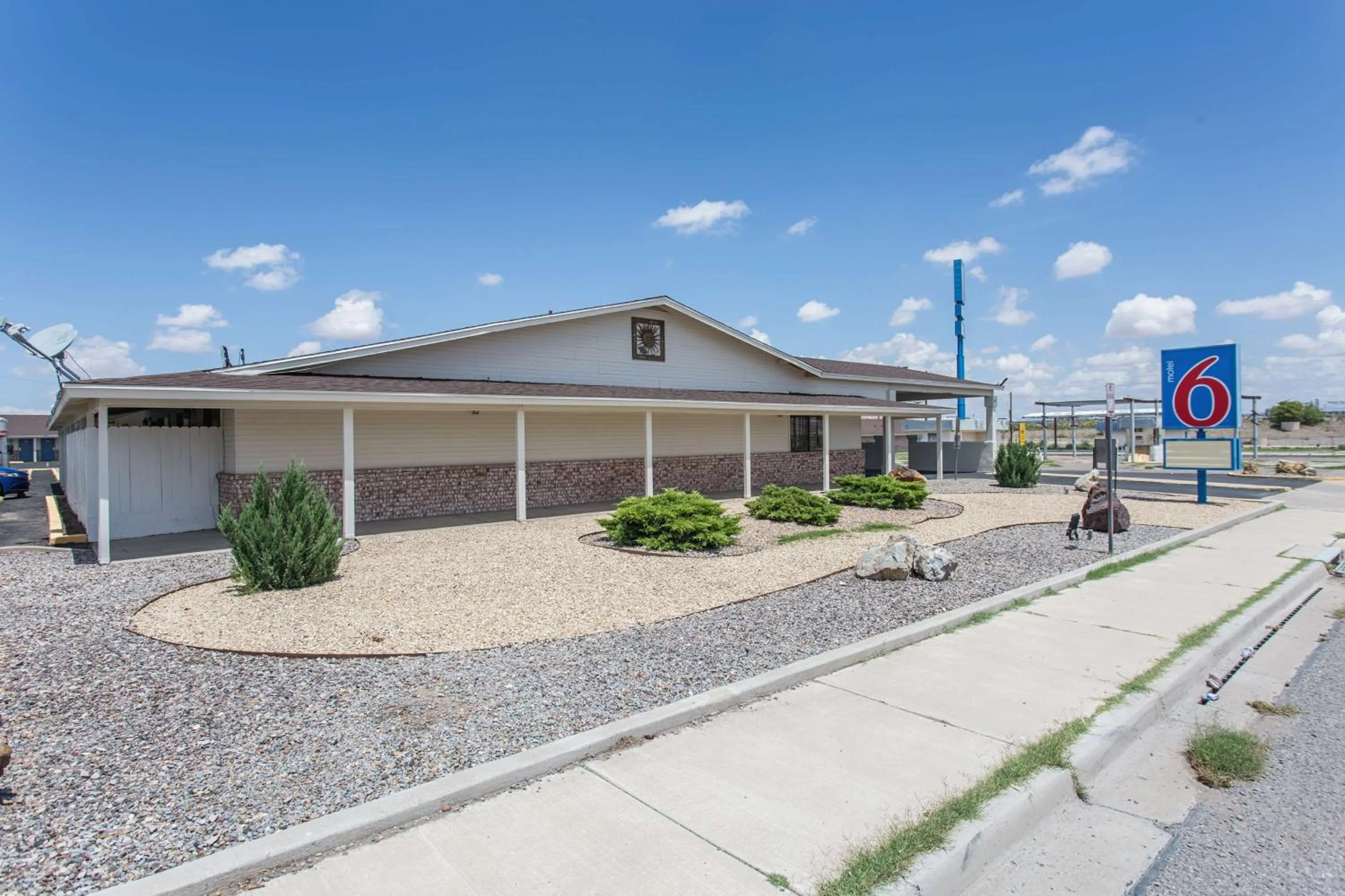 Property building in Motel 6-Lordsburg, NM