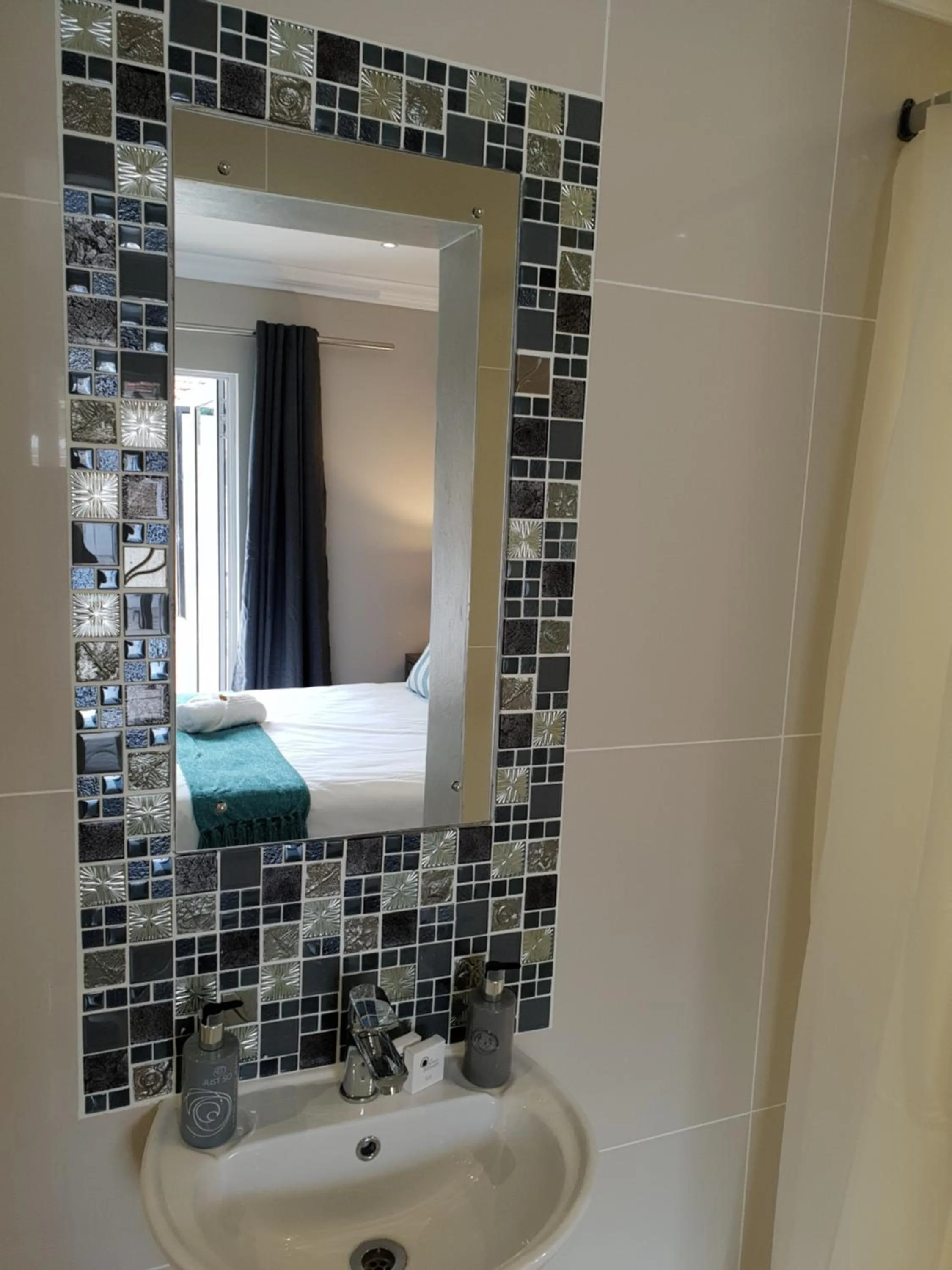 Bathroom in Reef View BnB